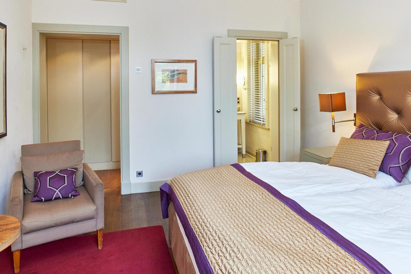 Deluxe Doppelzimmer mit seitlichem eingeschränktem Elbblick