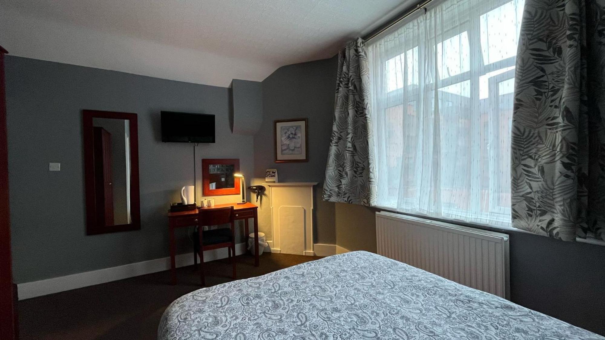 Double Room Private Bathroom