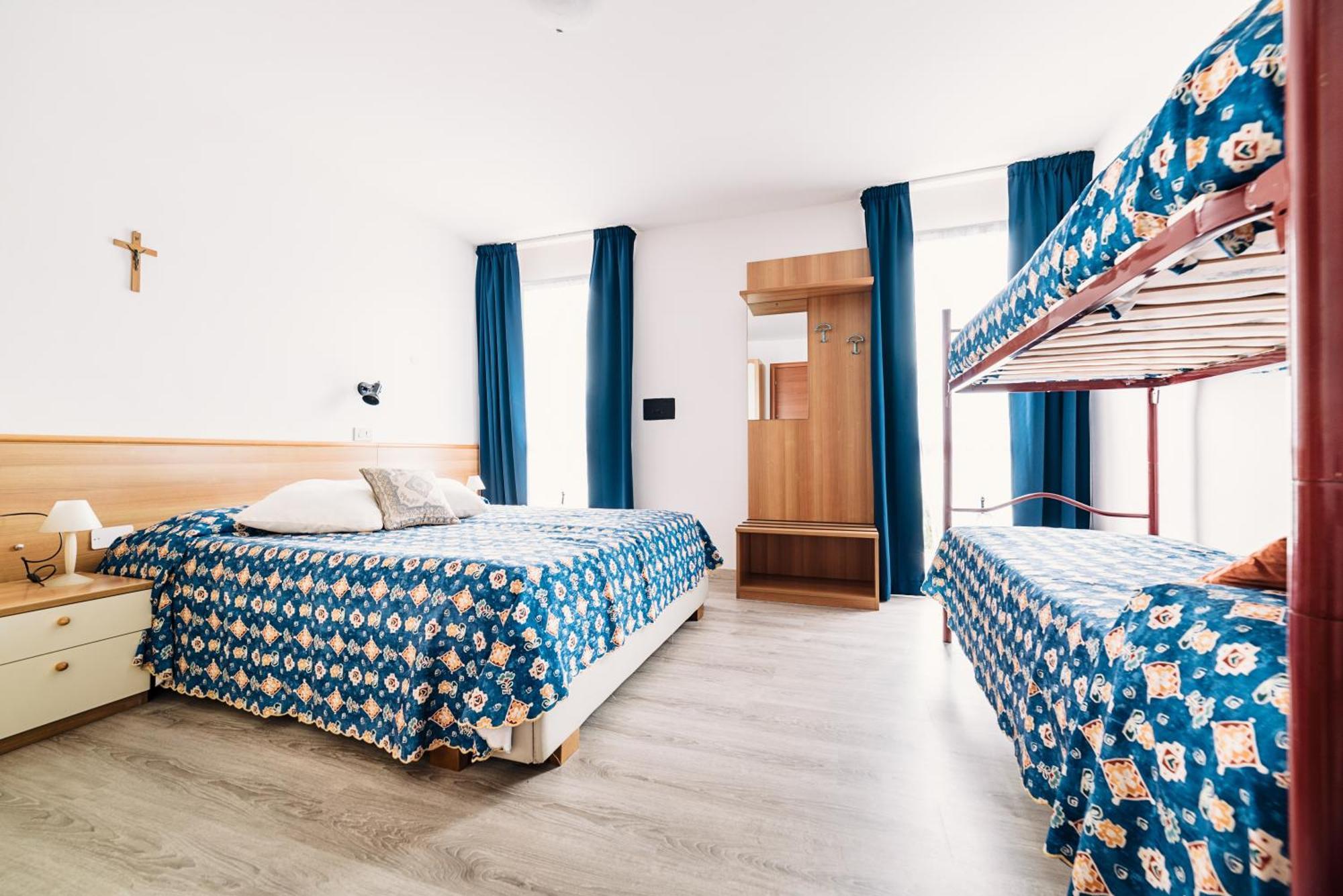 Quadruple Room with Terrace