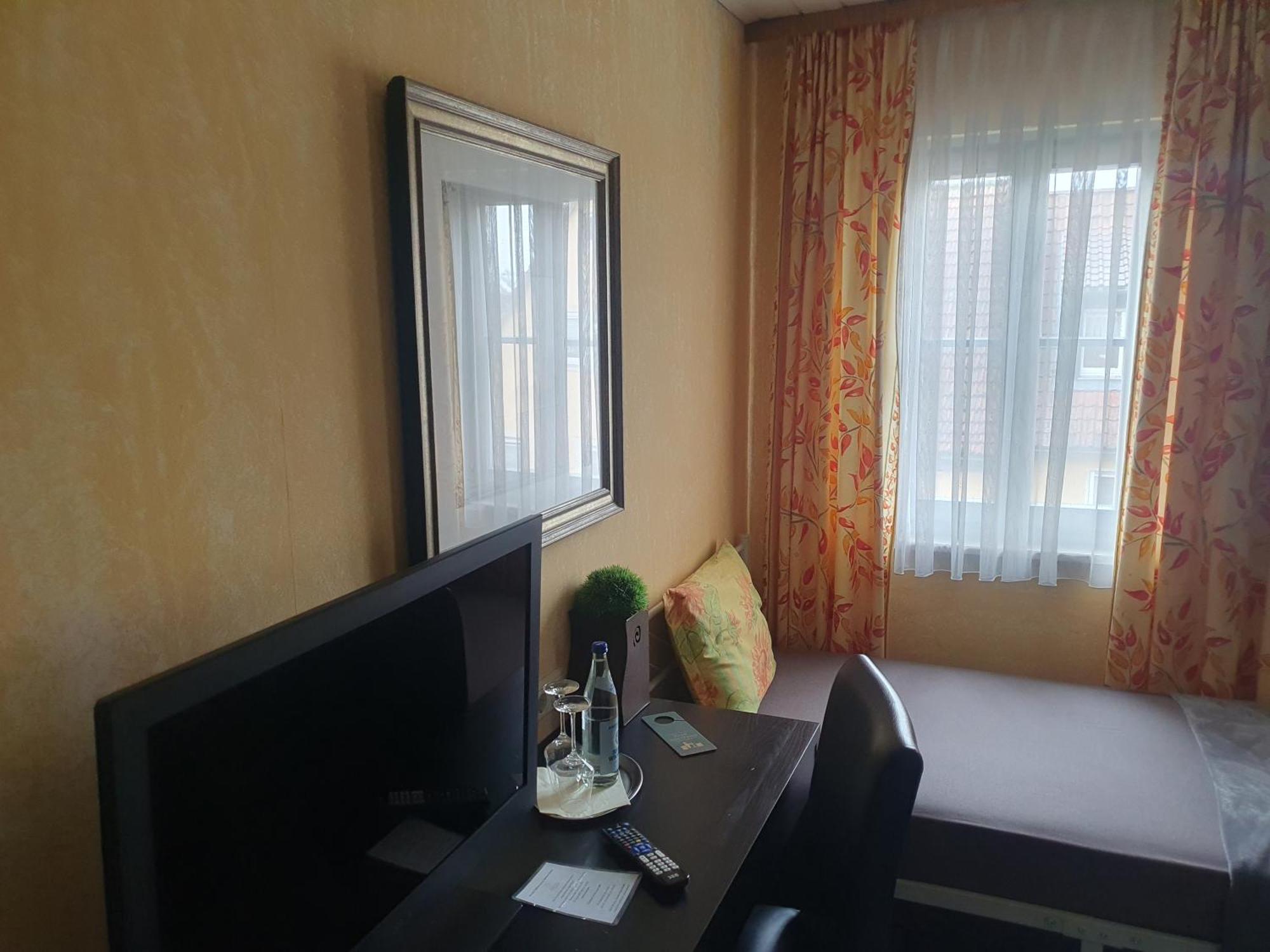 Basic Triple Room