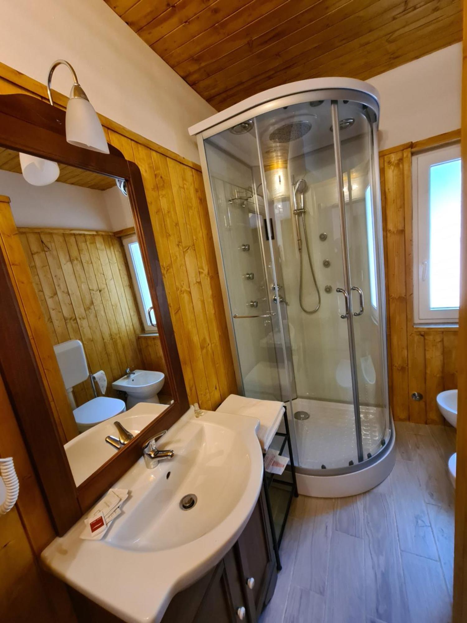 Camera Matrimoniale con Bagno Privato