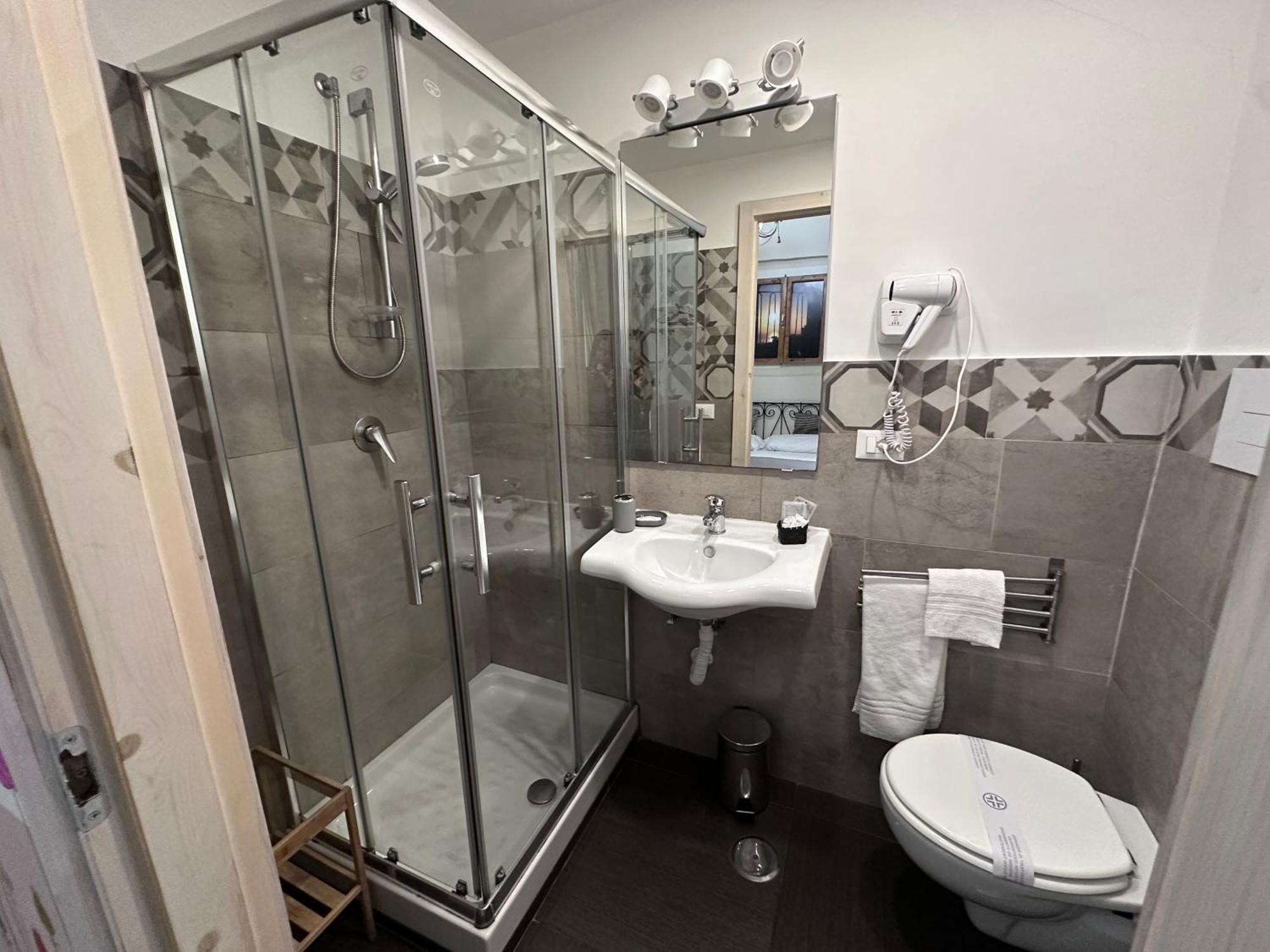 Double Room,1651761081:JPEG