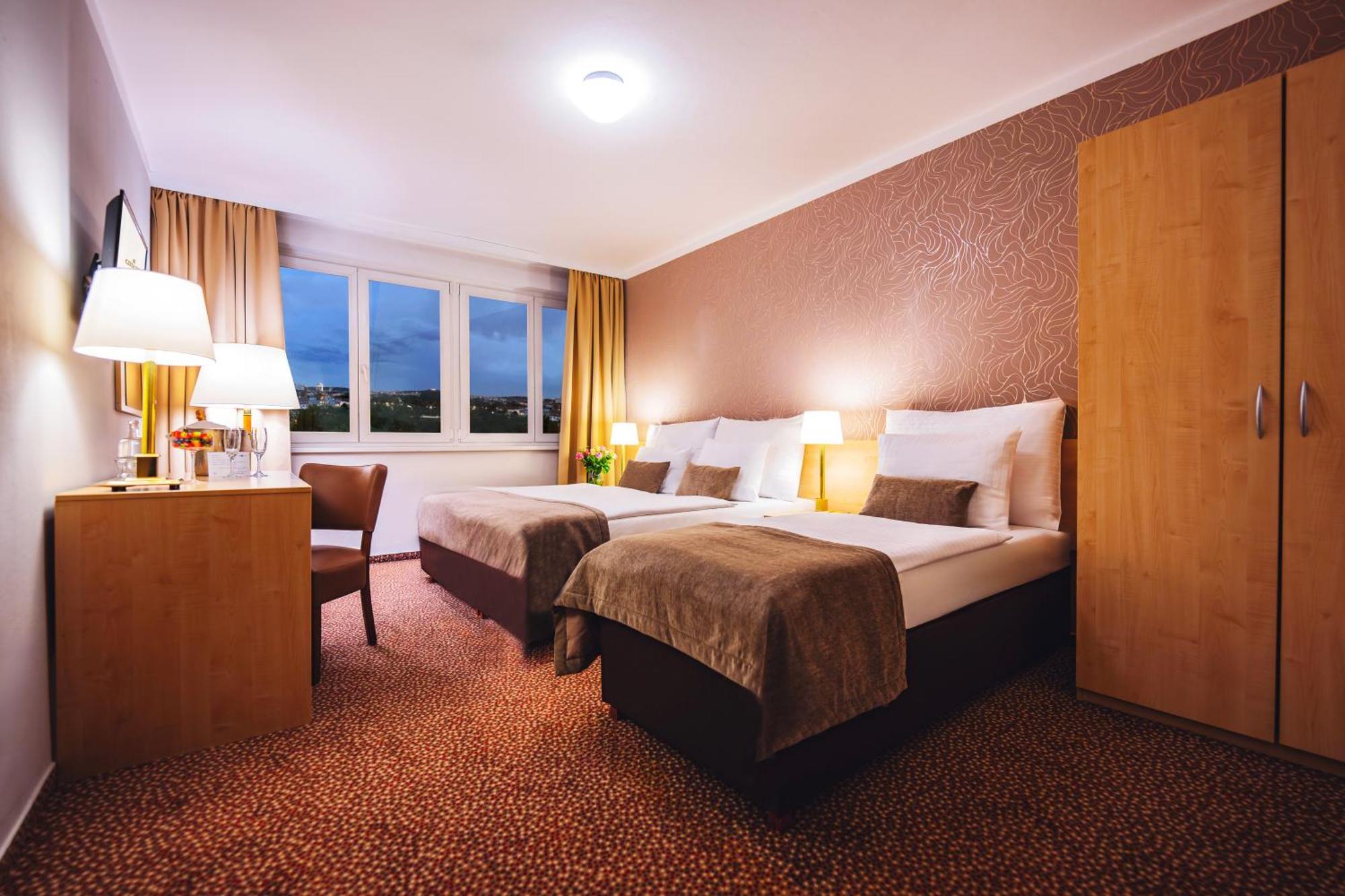 Triple Room,1274947570:JPEG