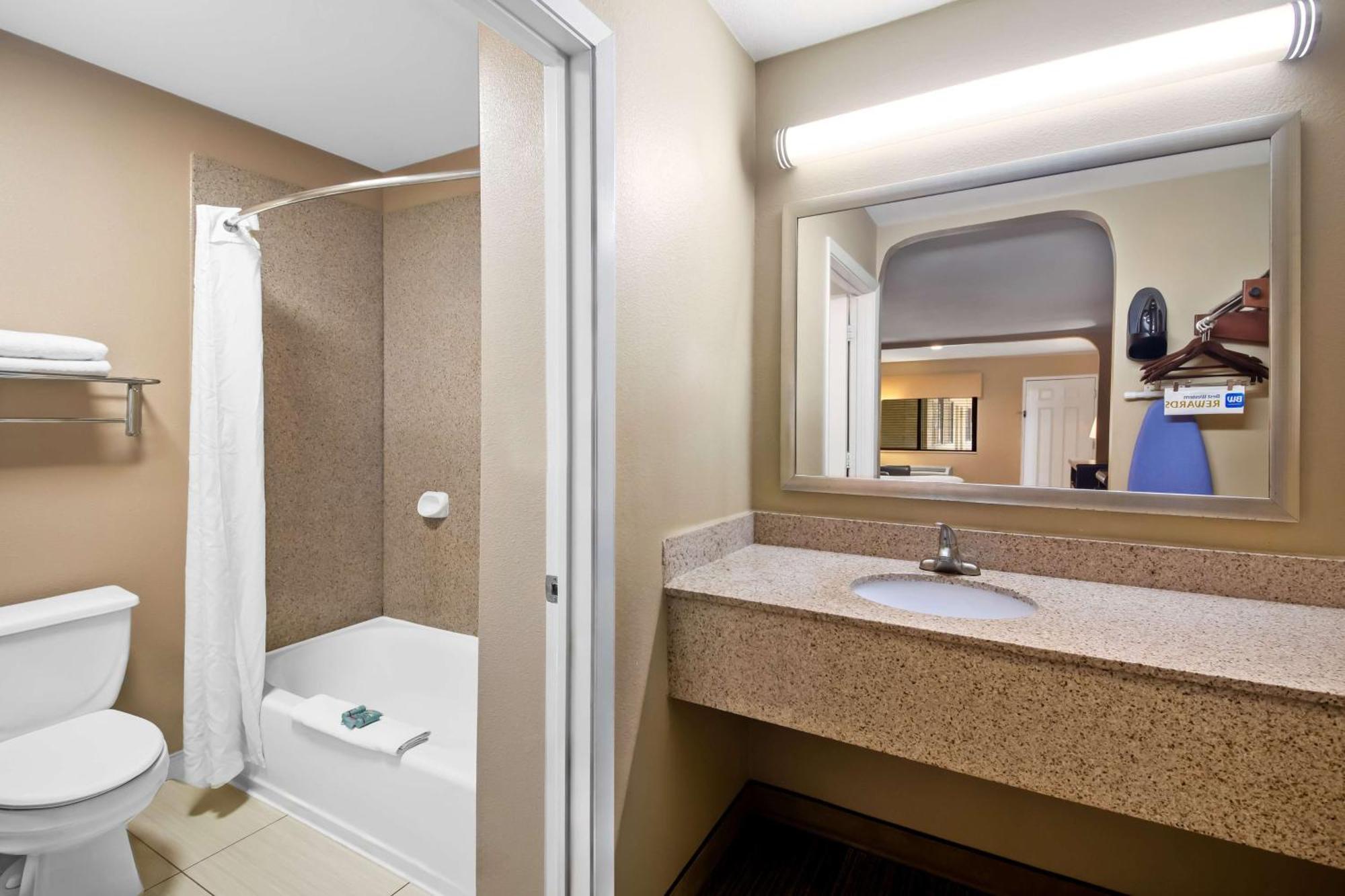 Queen Room with Two Queen Beds and Sofa Bed - Non-Smoking