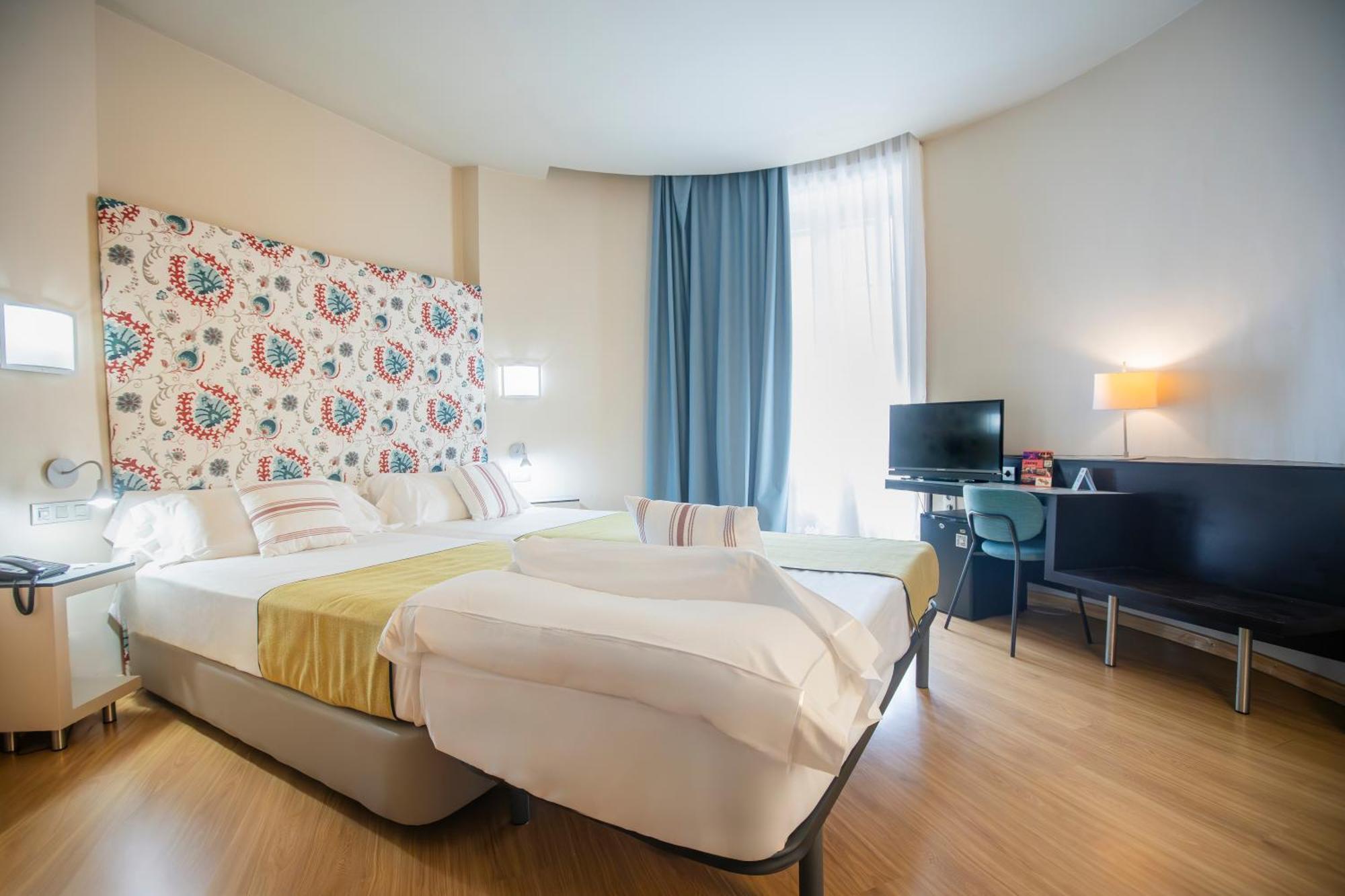 Tweepersoonskamer met 1 of 2 Bedden en een Extra Bed (3 Volwassenen)