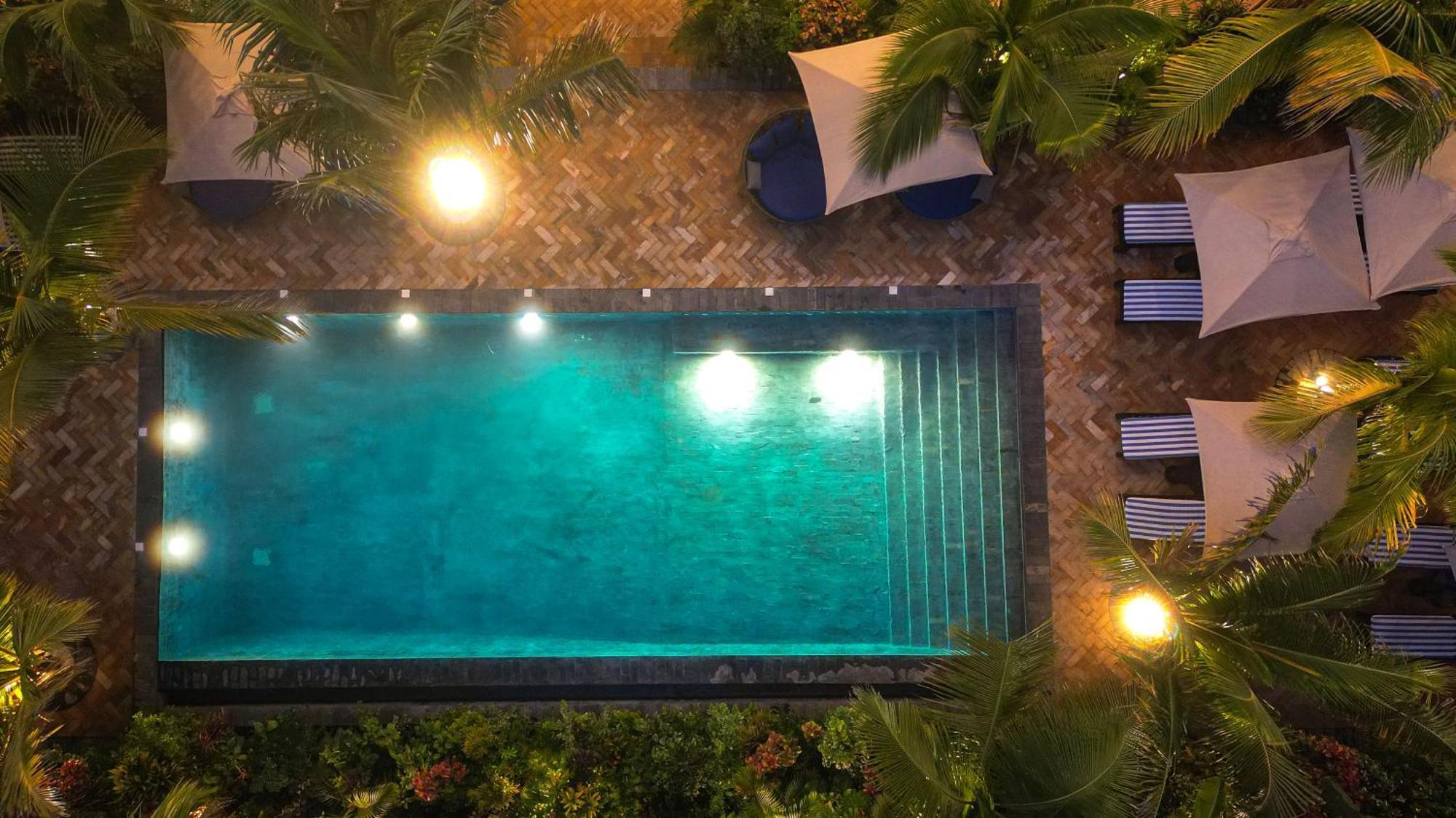 Z2 Double room Pool View 1st Floor