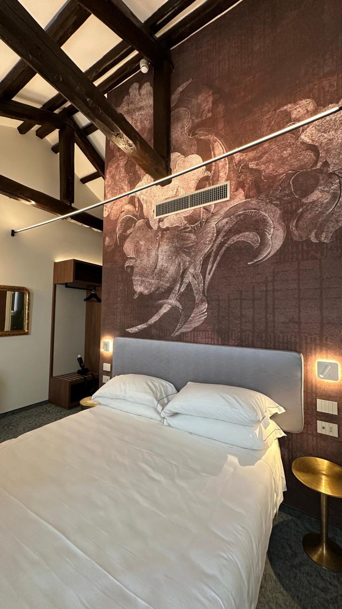 Deluxe Double Room Partial Grand Canal View