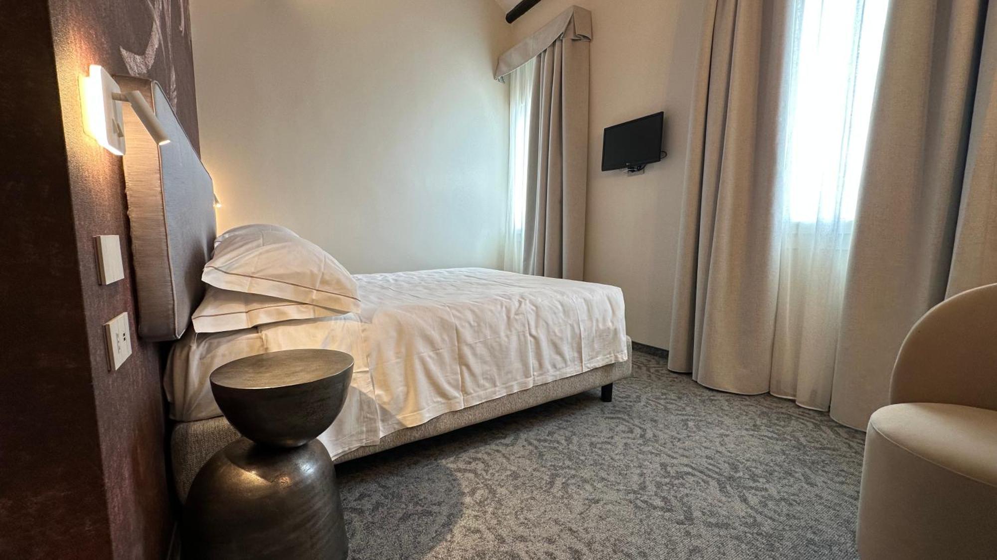 Deluxe Double Room Partial Grand Canal View
