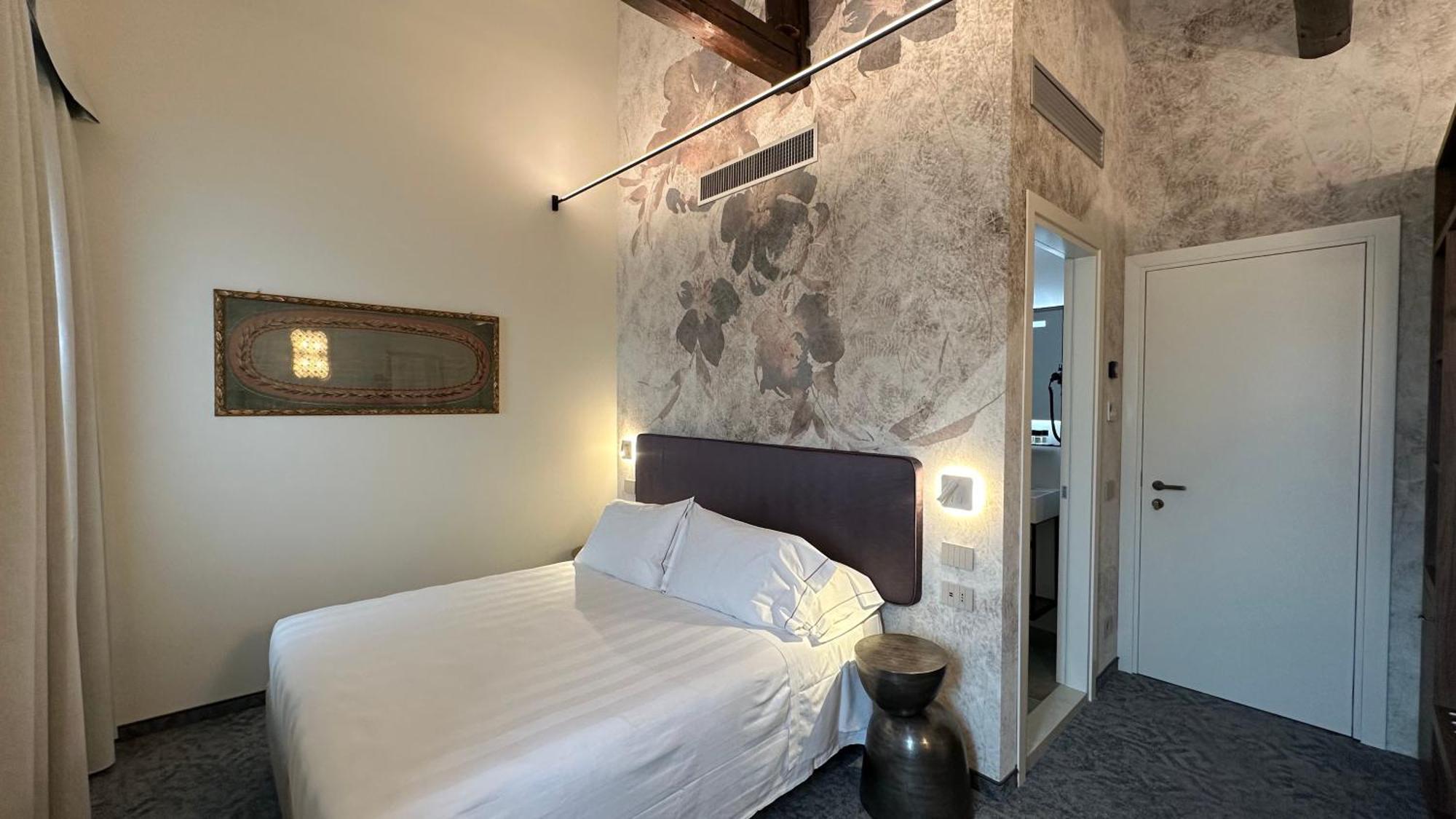 Deluxe Double Room Partial Grand Canal View