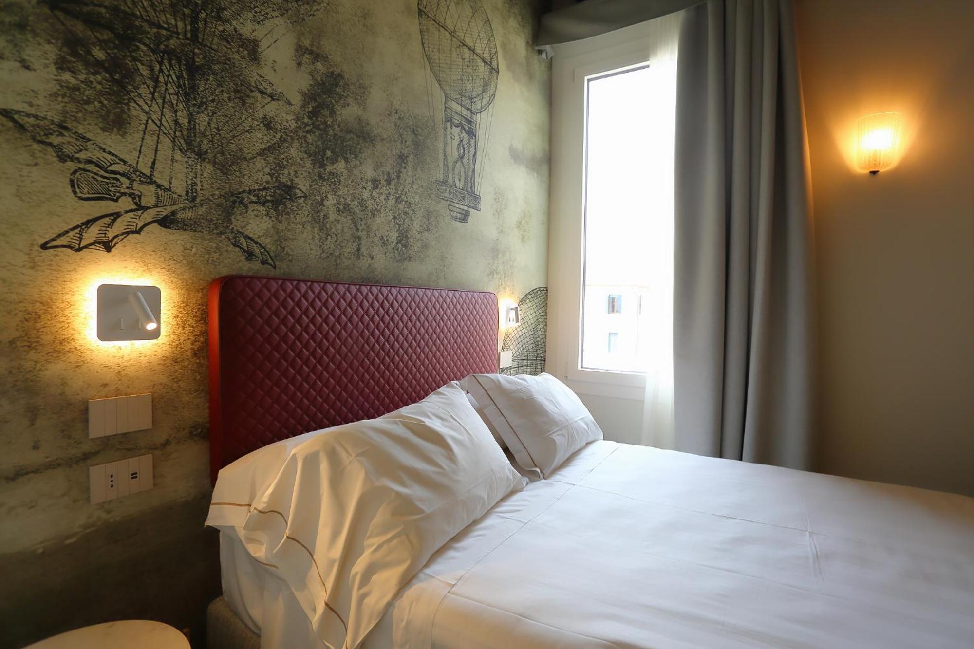 Small Double Room French Bed