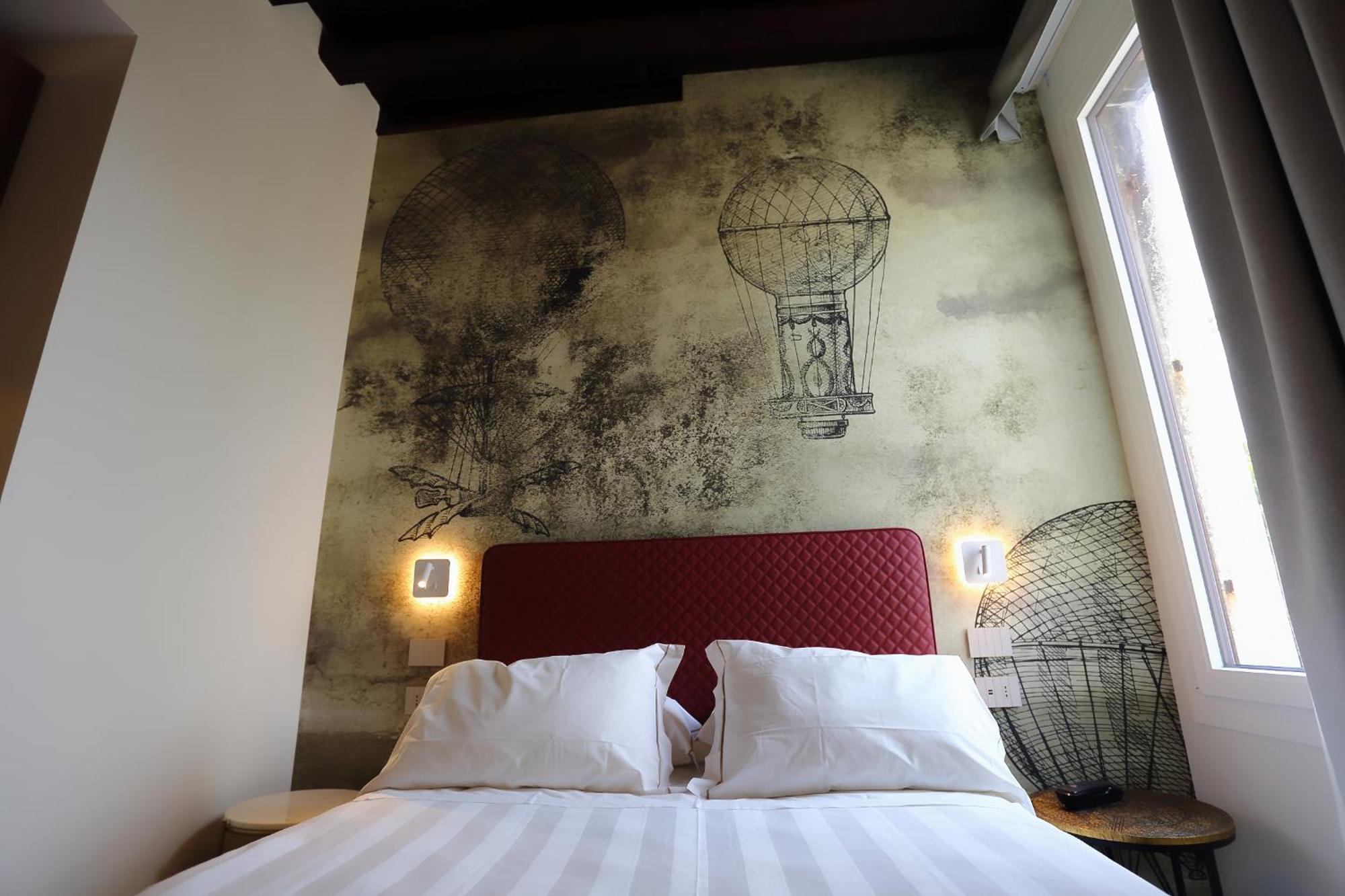 Small Double Room French Bed