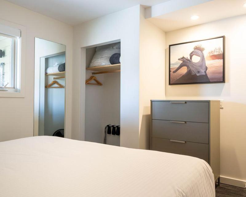 One Bedroom Suite Partial Ocean View