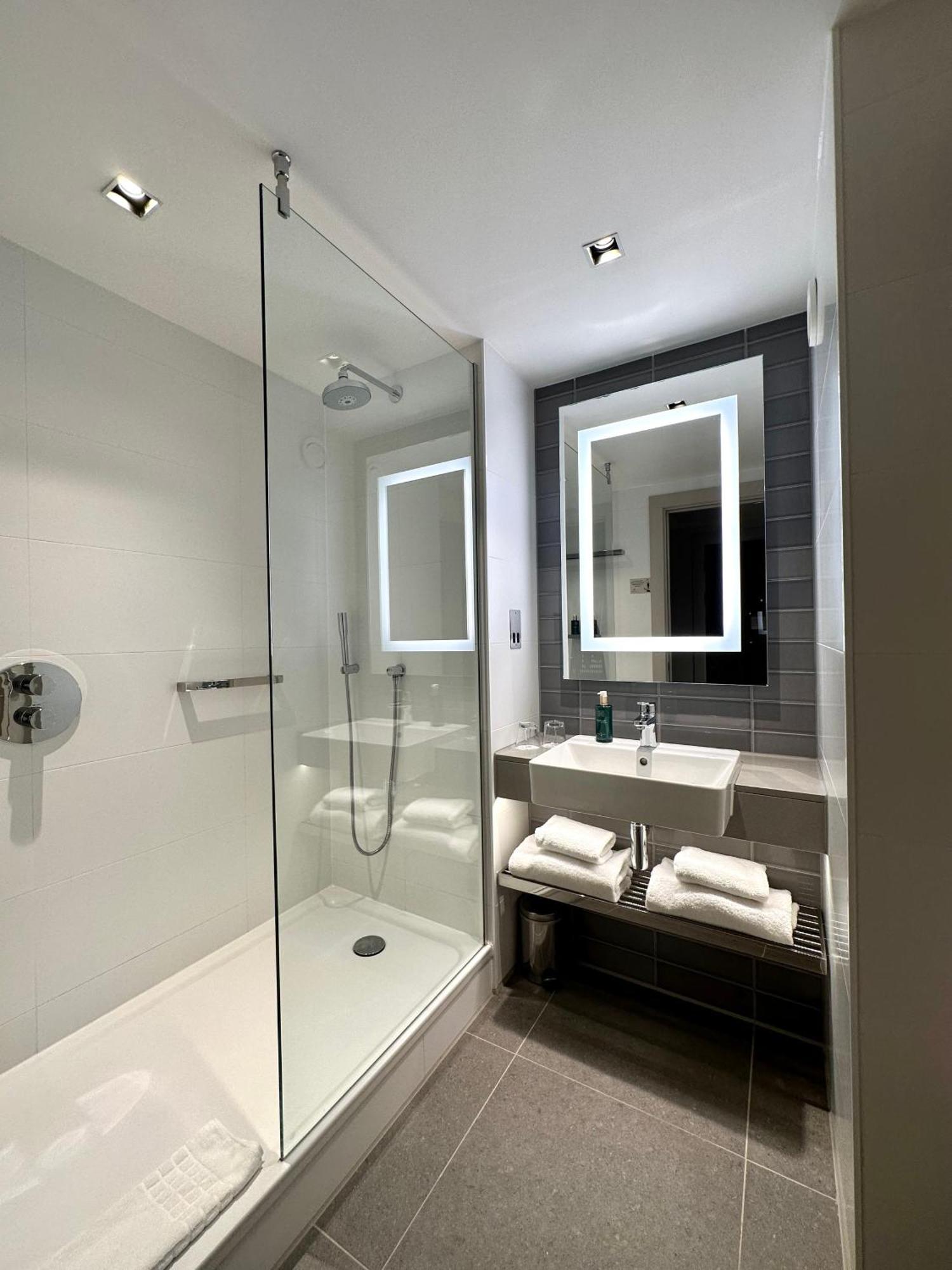 Deluxe Double & Single Room