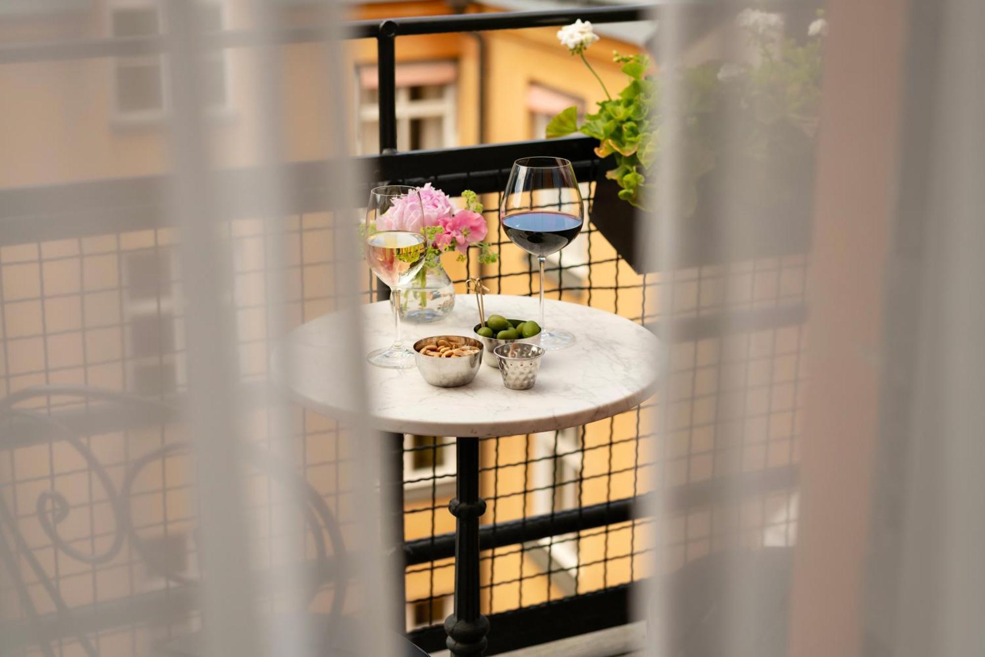 Deluxe Balcony Room