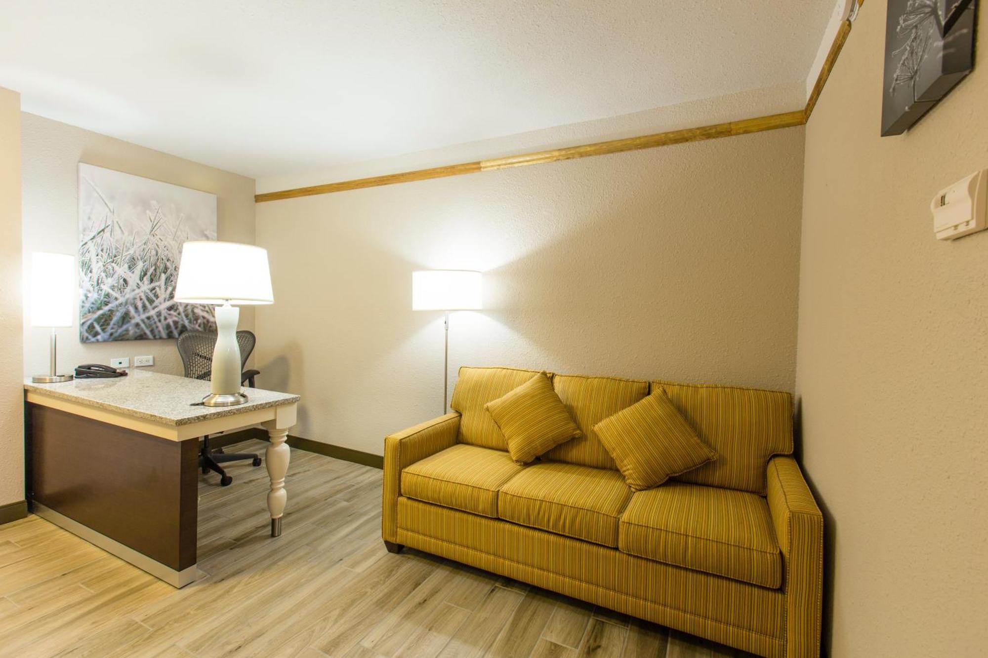 Junior King Suite with Sofa Bed,1690321260:JPEG