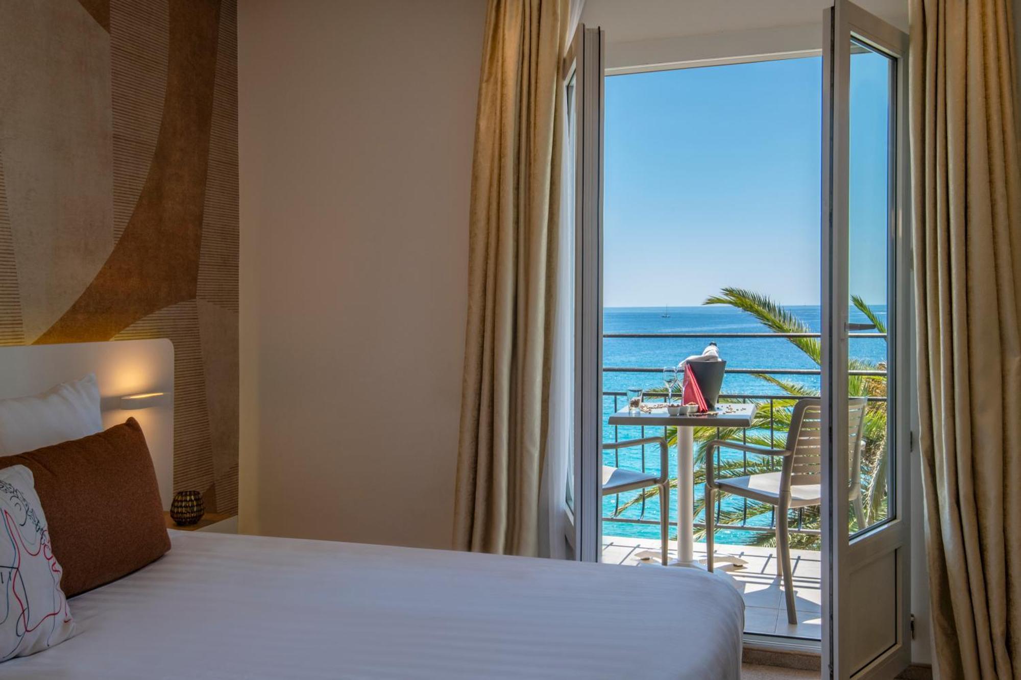 Superior Queen Room Balcony Sea View Non-Smoking