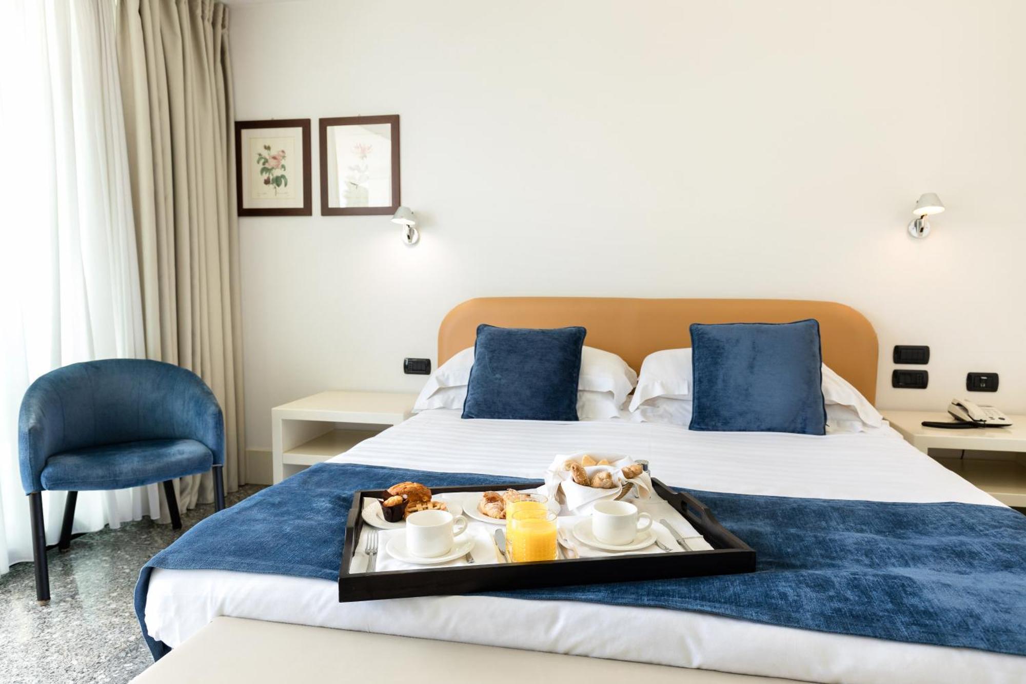 Comfort Double Room with Balcony and Lake View,1697792344:JPEG