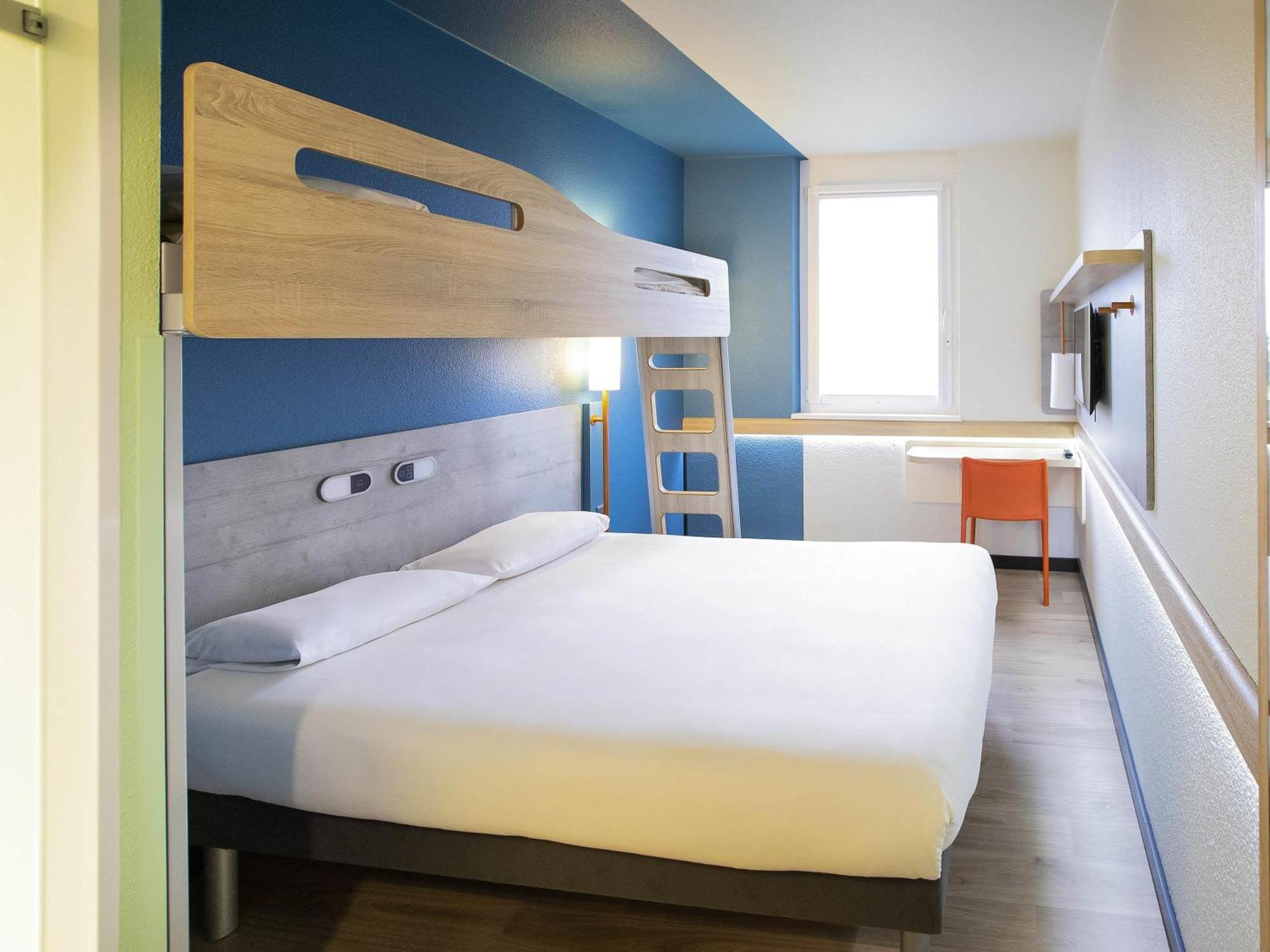 Triple Room a Double Bed a Bunk Bed