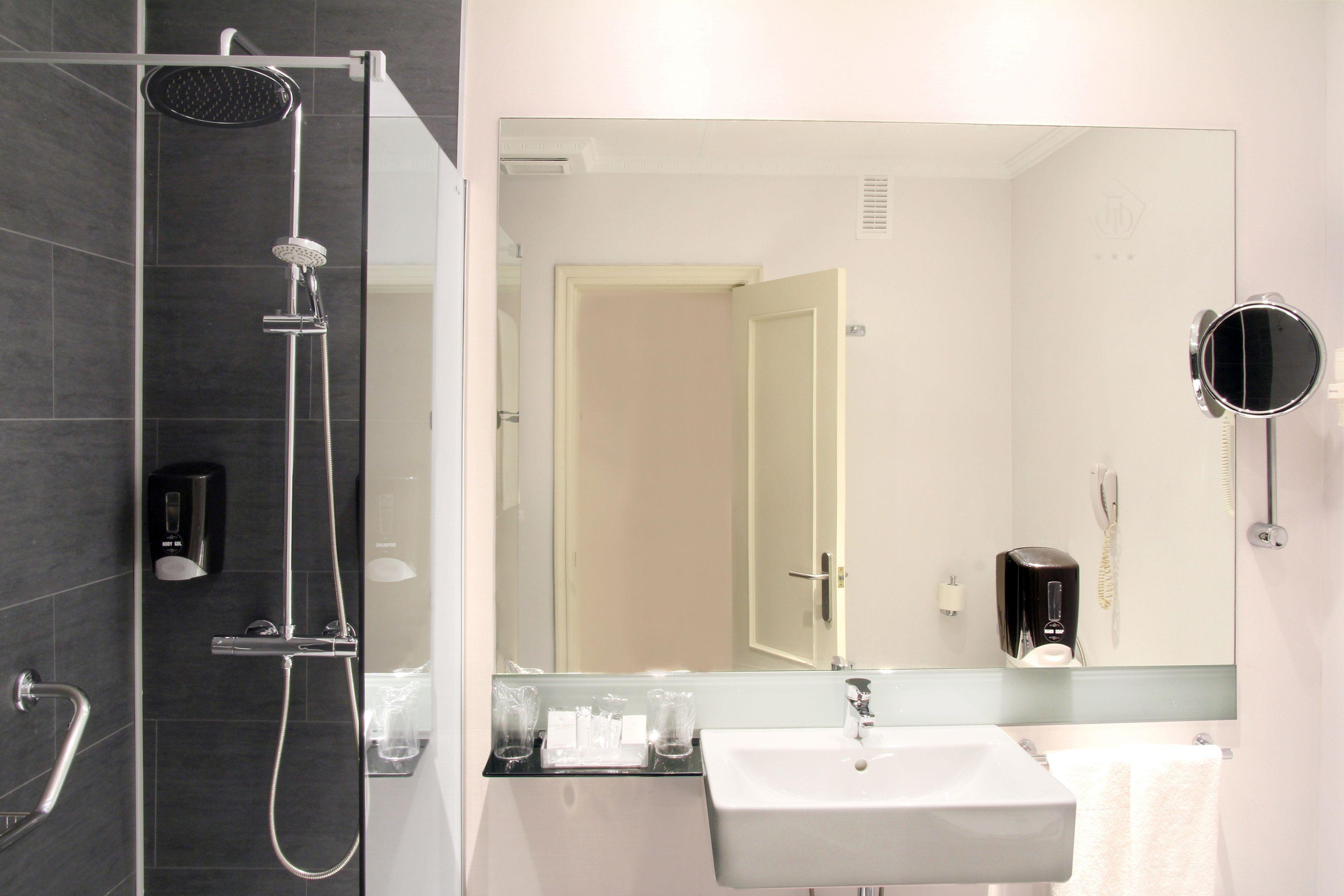 Superior Twin Room Street View