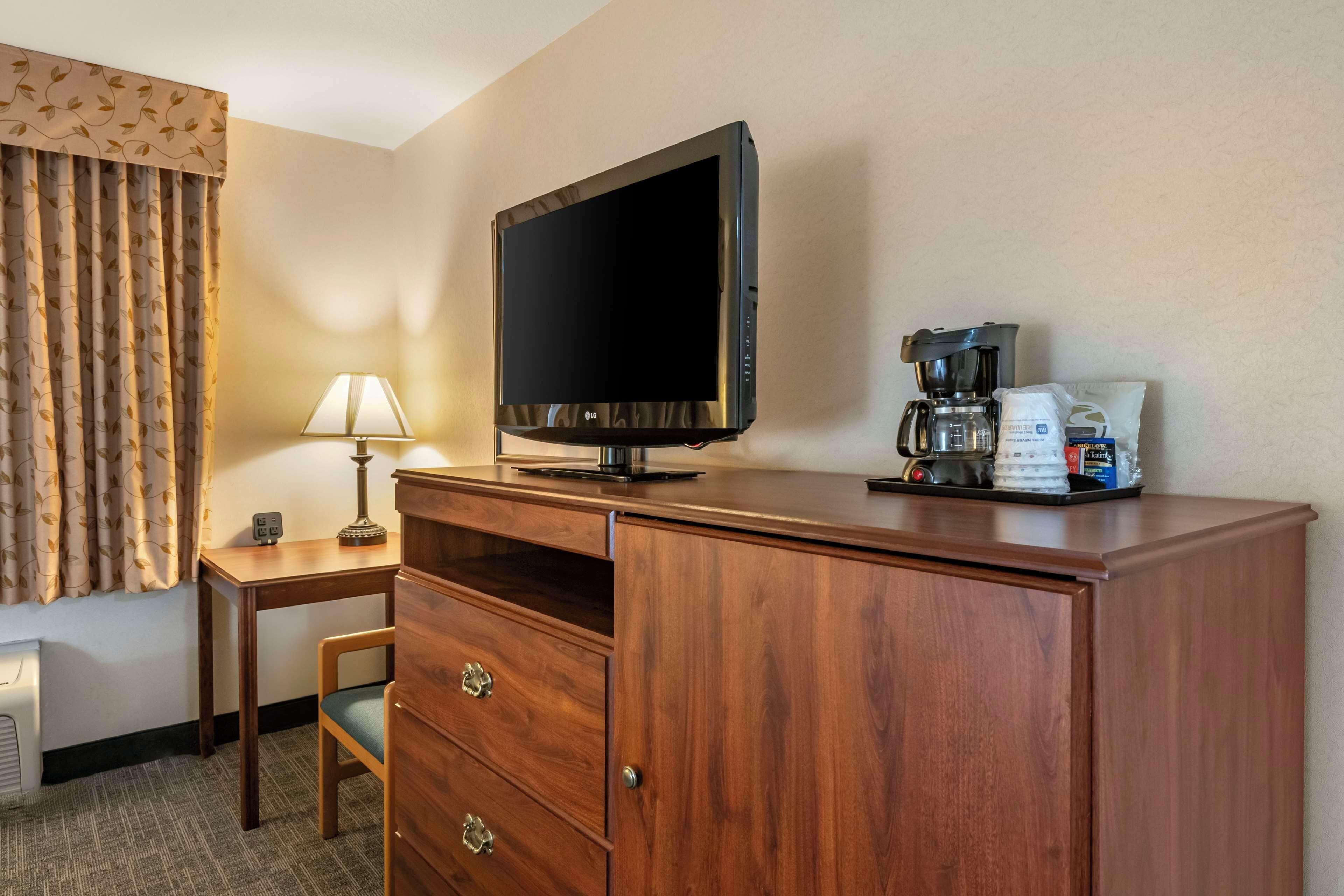 Queen Room Two Queen Beds Non Smoking