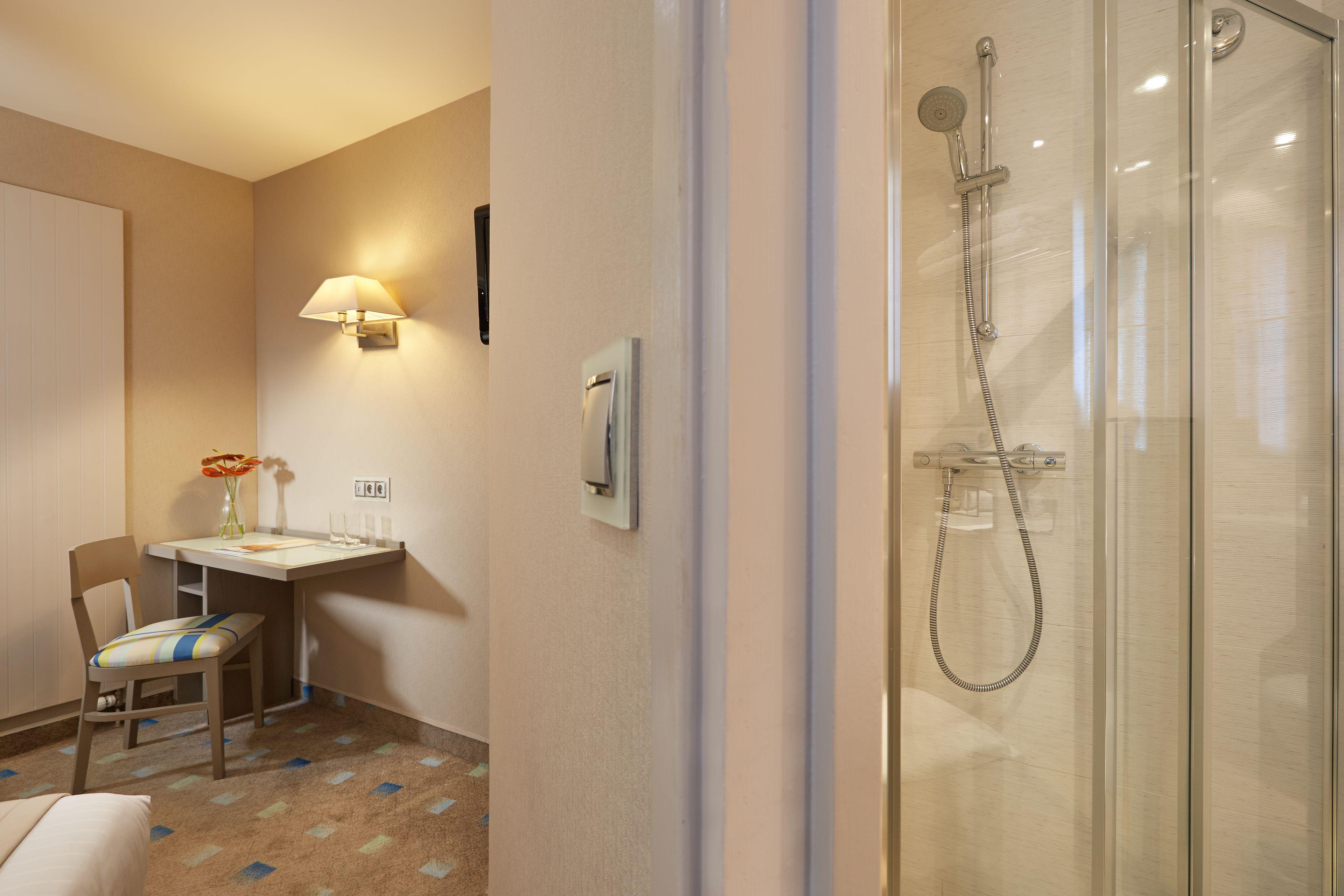 Double Room Shower
