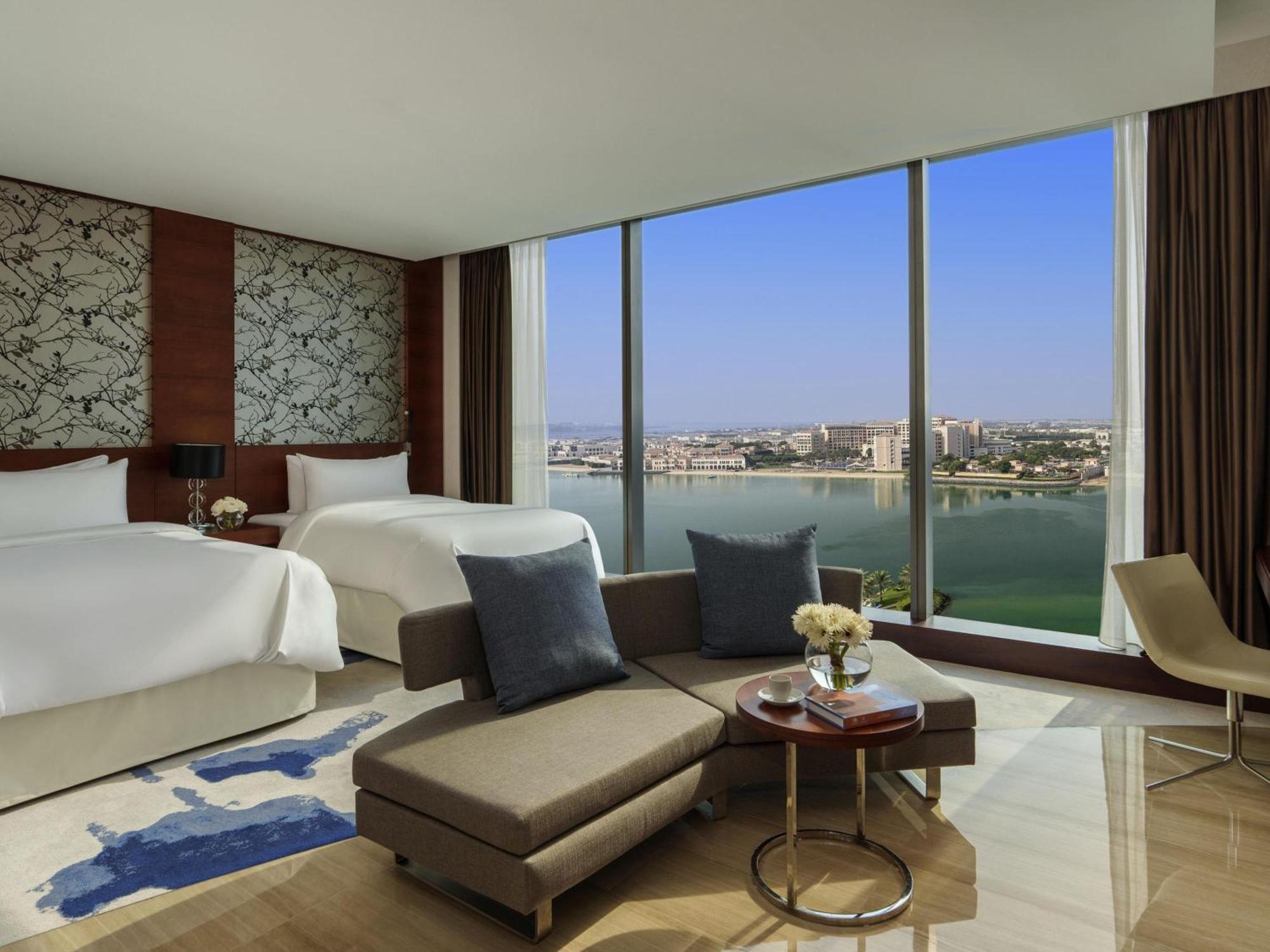 Zimmer Fairmont mit 2 Queensize-Betten und Blick auf den Gold Creek - Nichtraucher