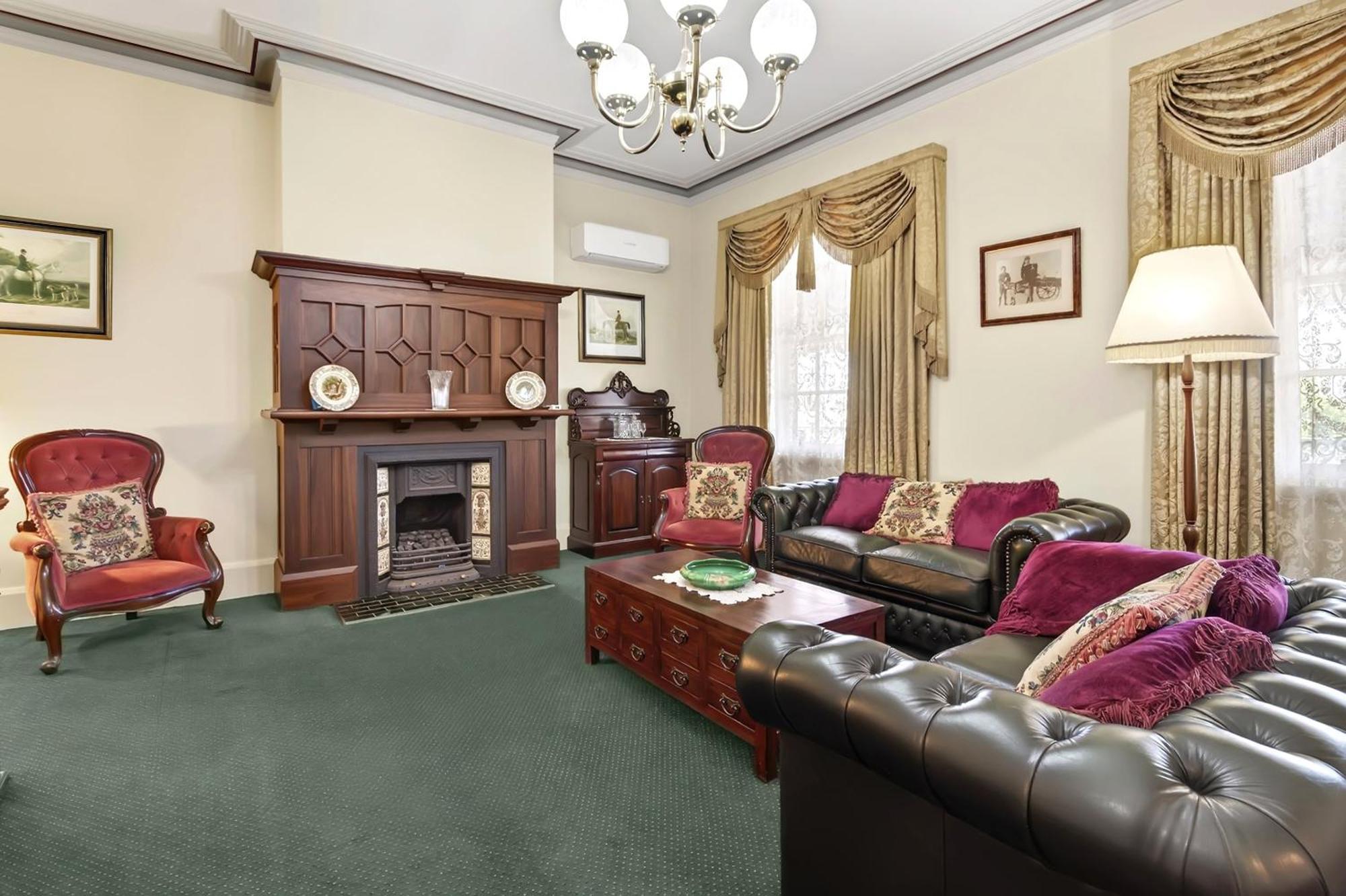 Queen Suite with Spa Bath