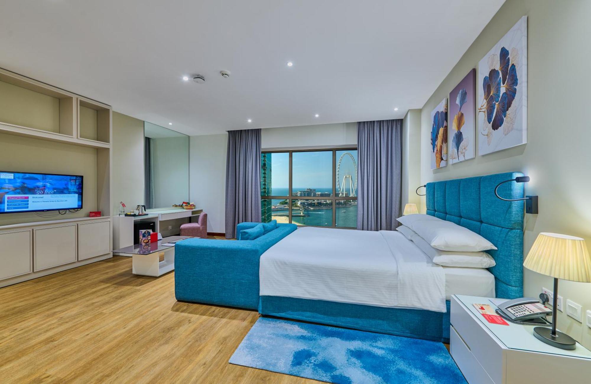 Deluxe King Room with City View