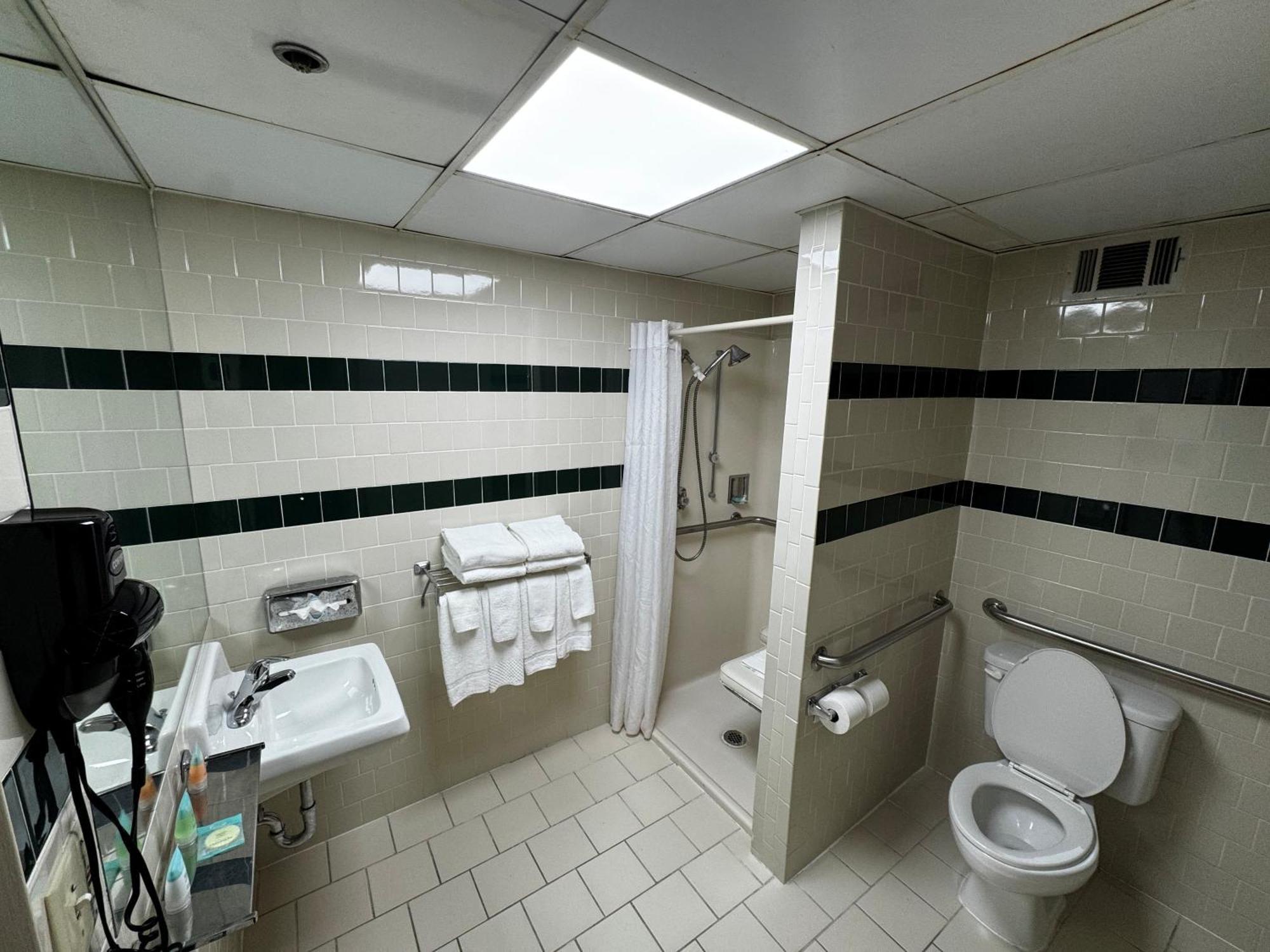 Double Bed - Disability Access - No View,1742929292:JPEG