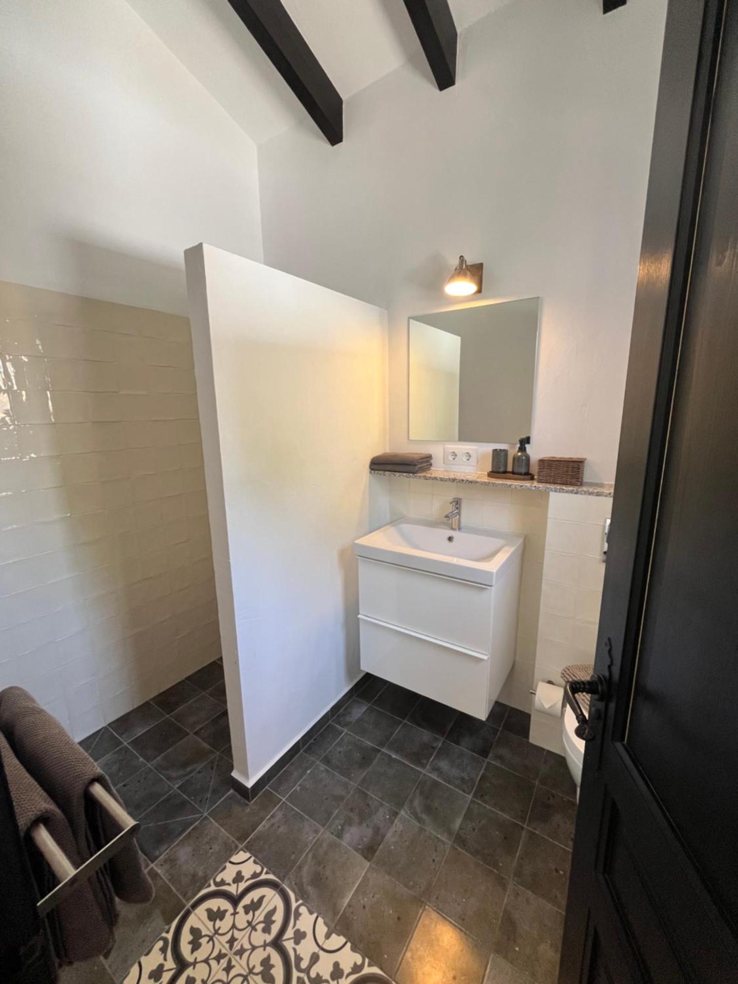 Twin Room Private Bathroom