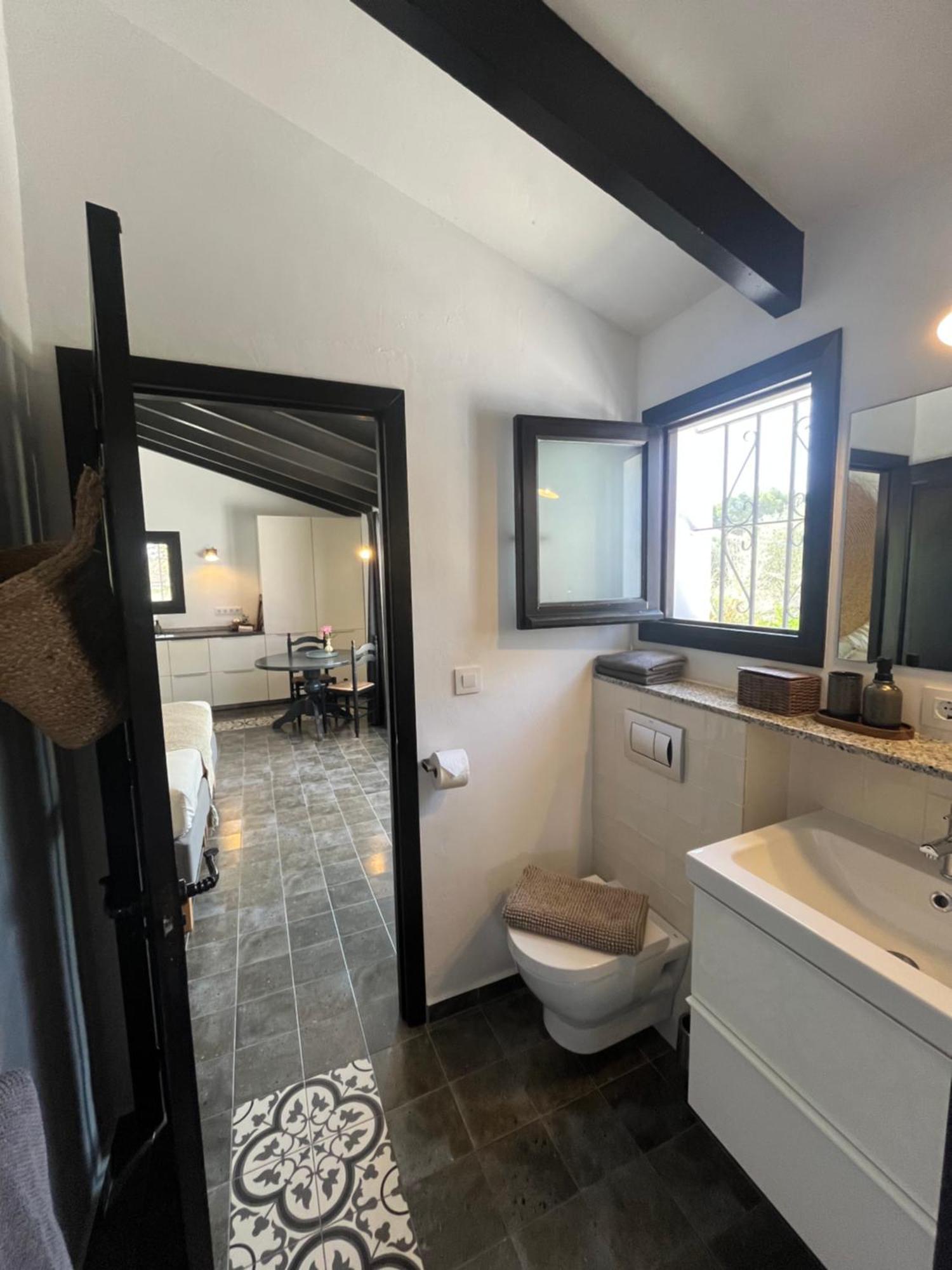 Twin Room Private Bathroom