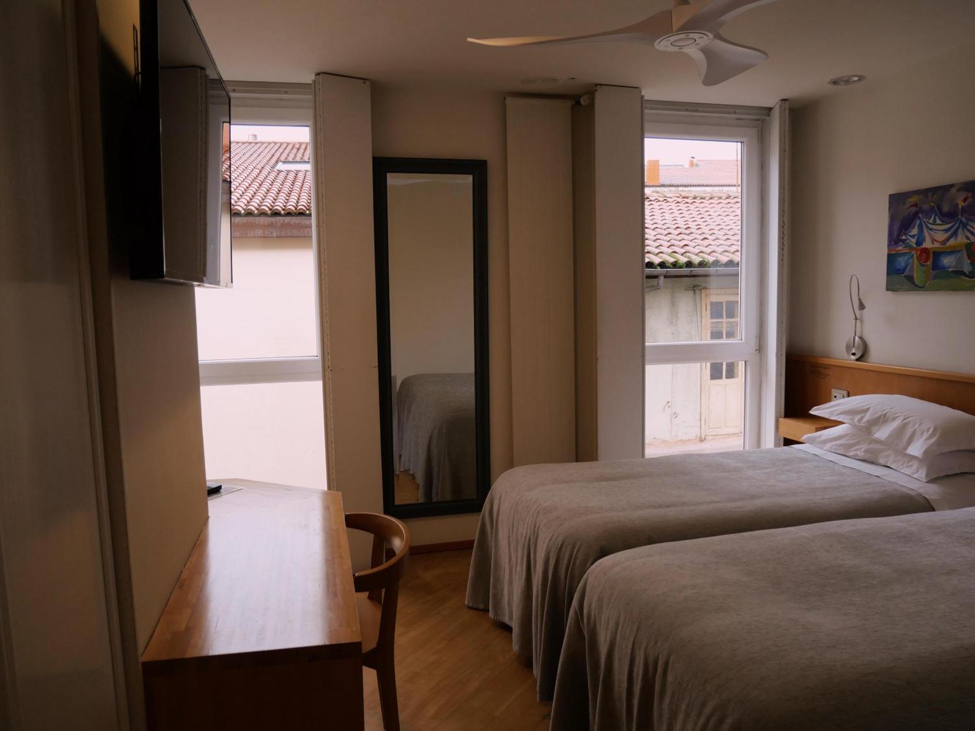 Twin Room,1756463076:JPEG