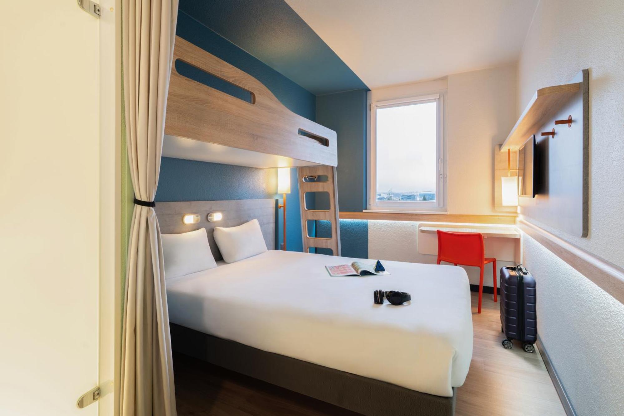 Triple Room a Double Bed a Bunk Bed