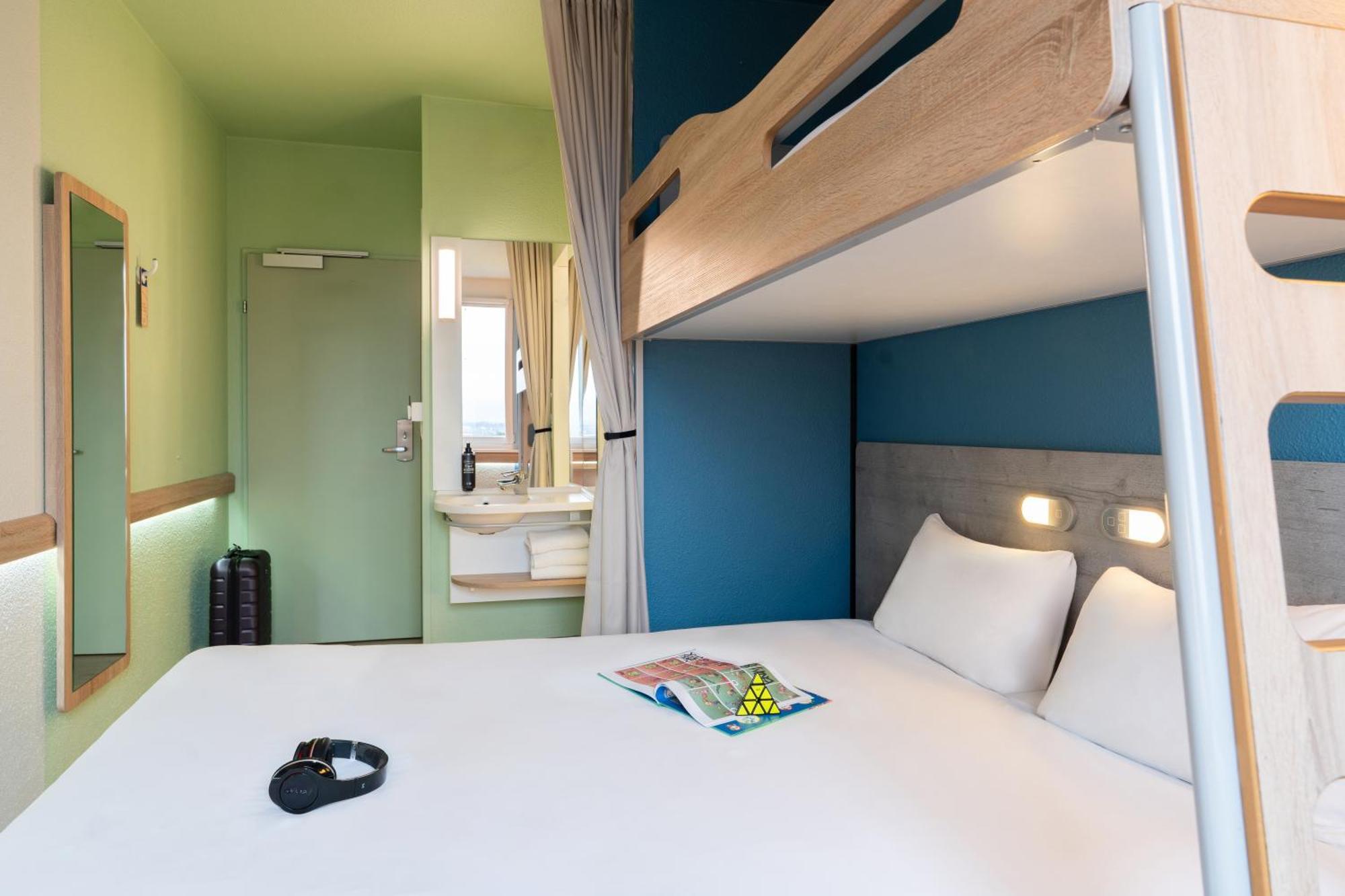 Triple Room a Double Bed a Bunk Bed