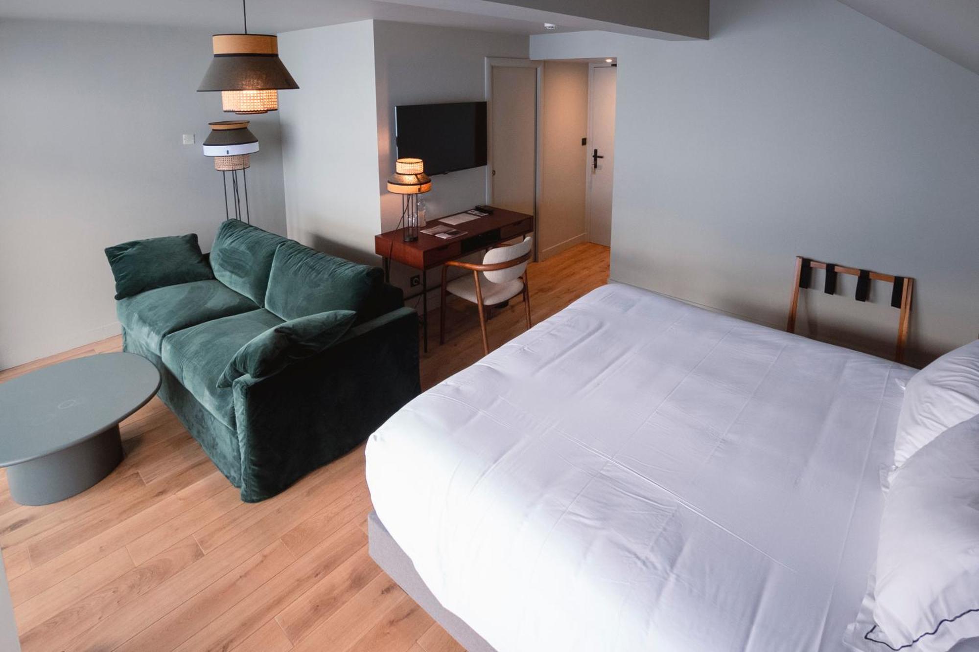 Triple Room,1765186162:JPEG