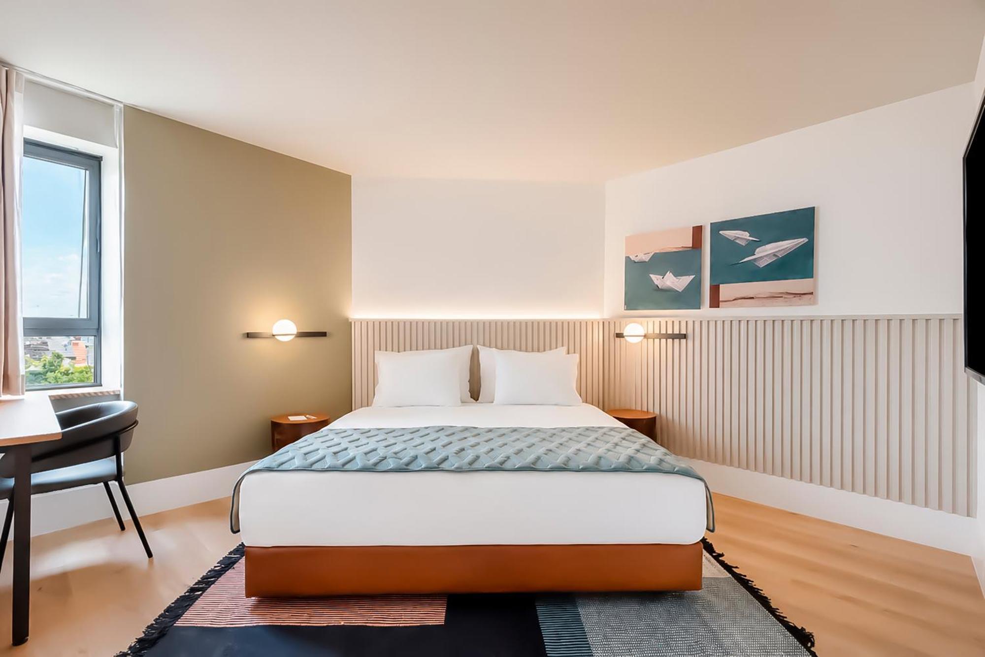 SUPERIOR CORNER ROOM