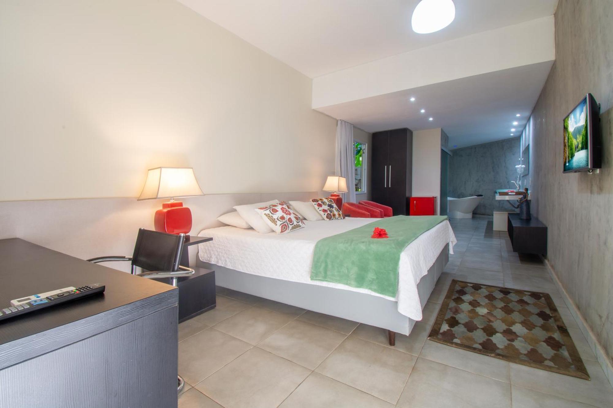 Deluxe Double Room Bath