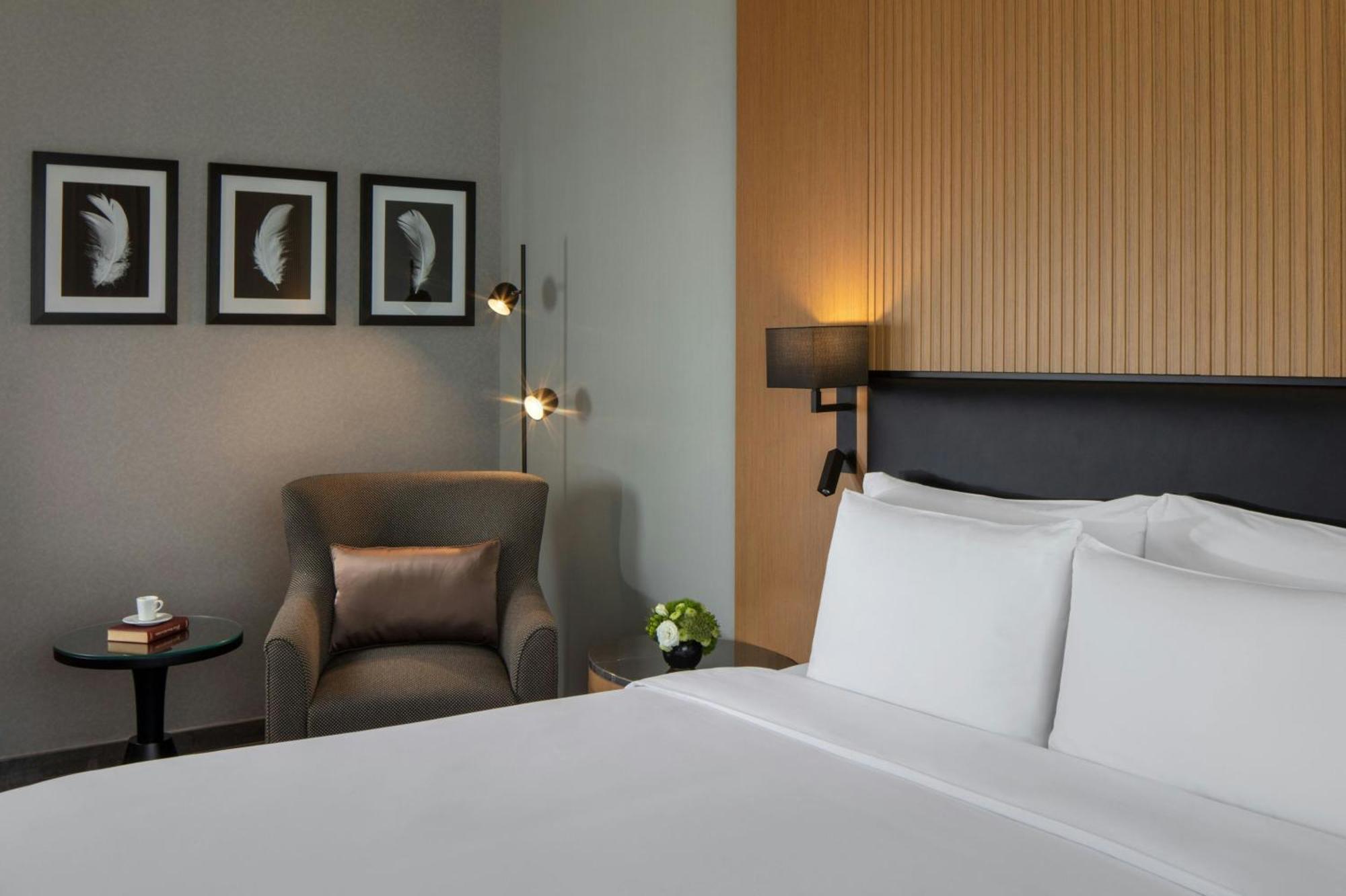 Deluxe Twin Room Balcony City View