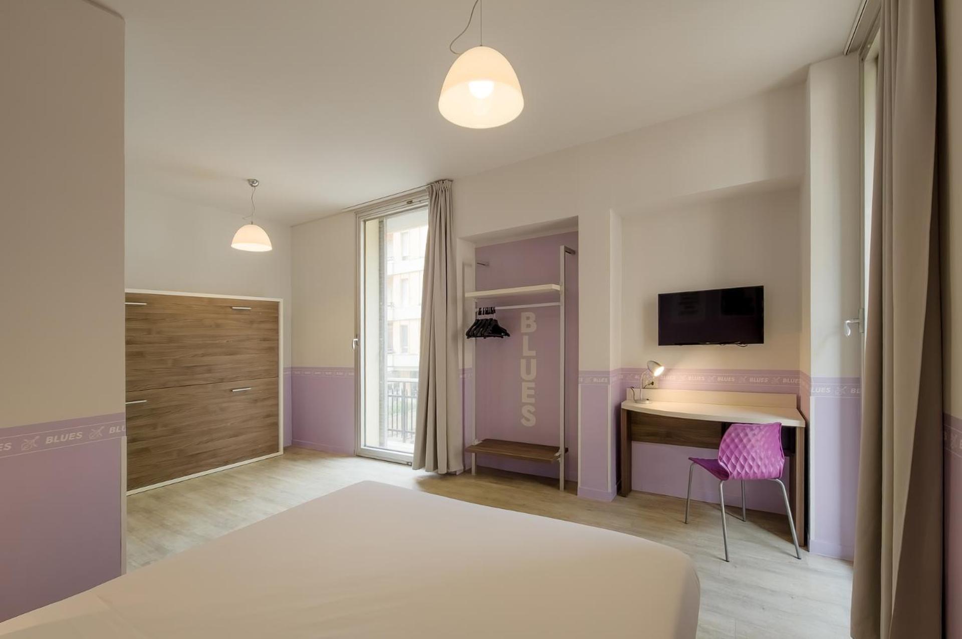 Large Comfort Room One Queen Bed One Bunk Bed Non-Smoking