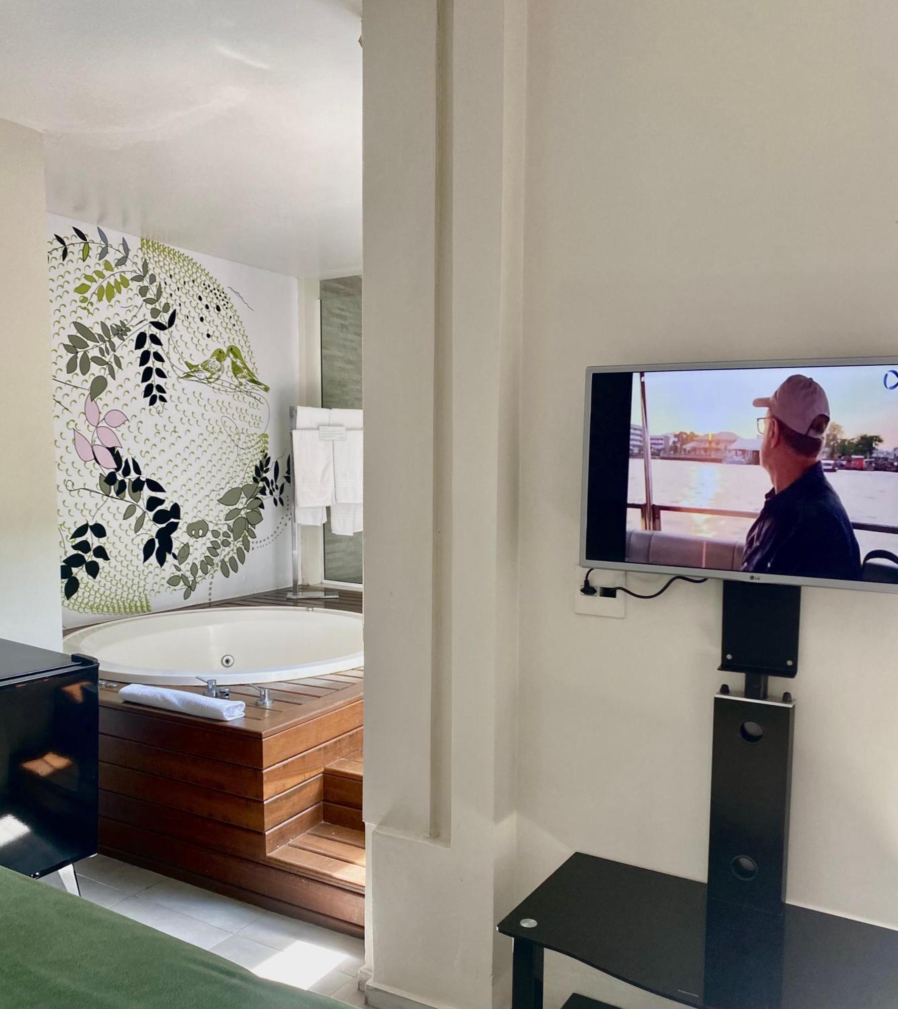 Deluxe Double Room Bath