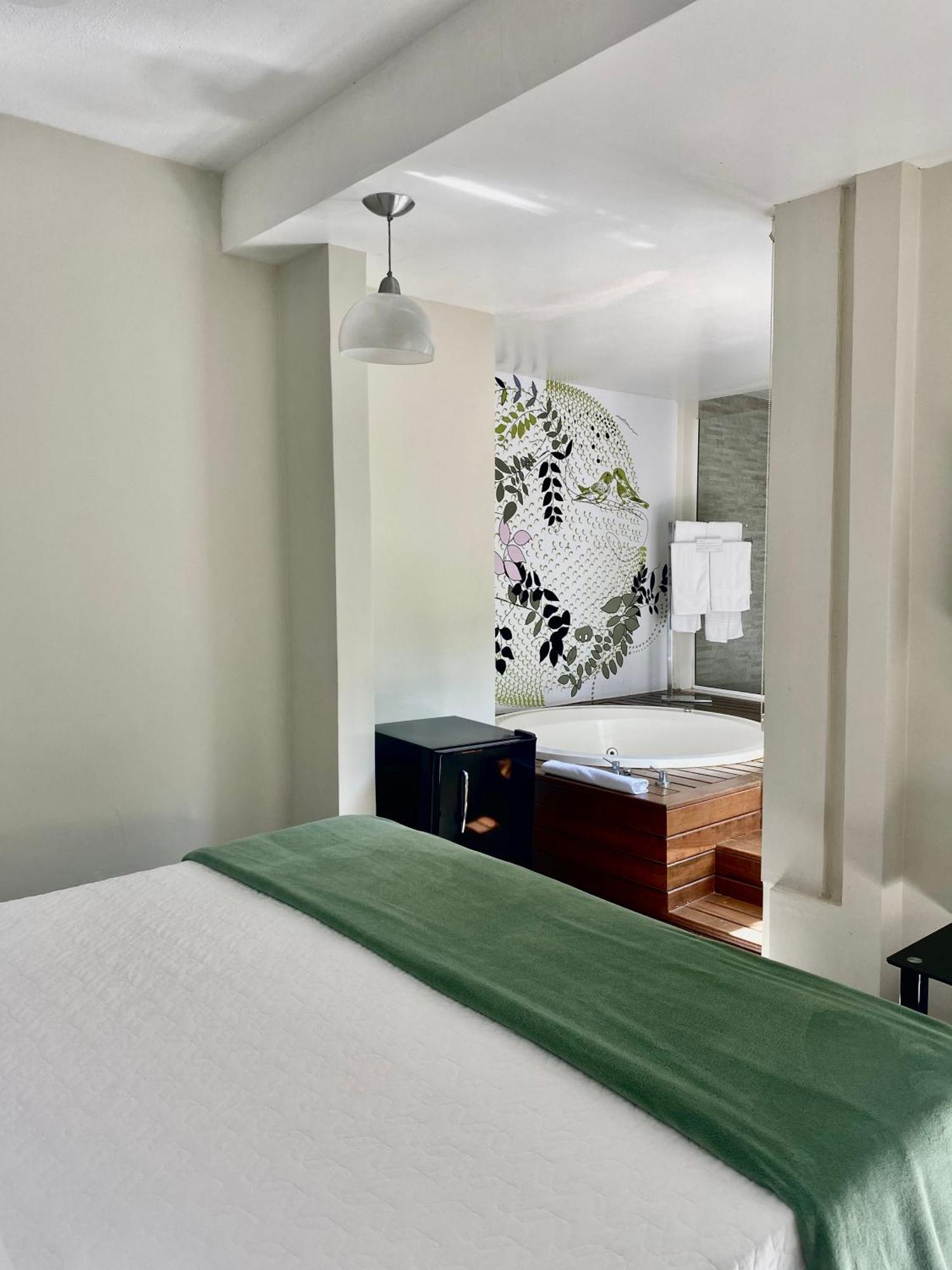 Deluxe Double Room Bath