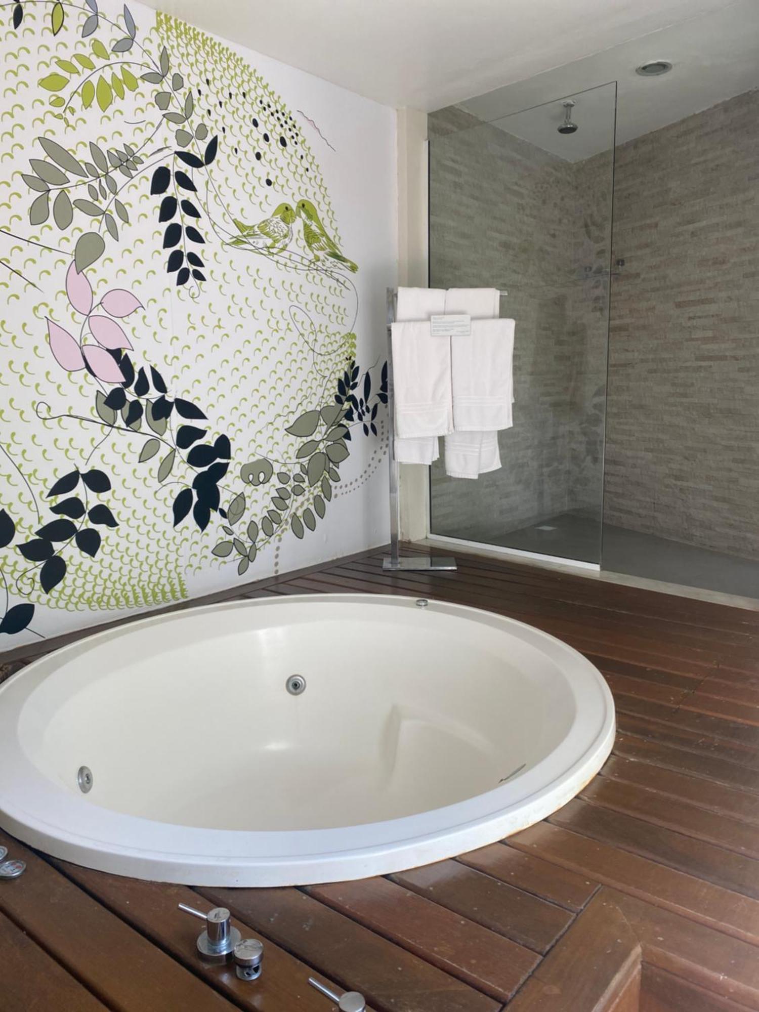 Deluxe Double Room Bath