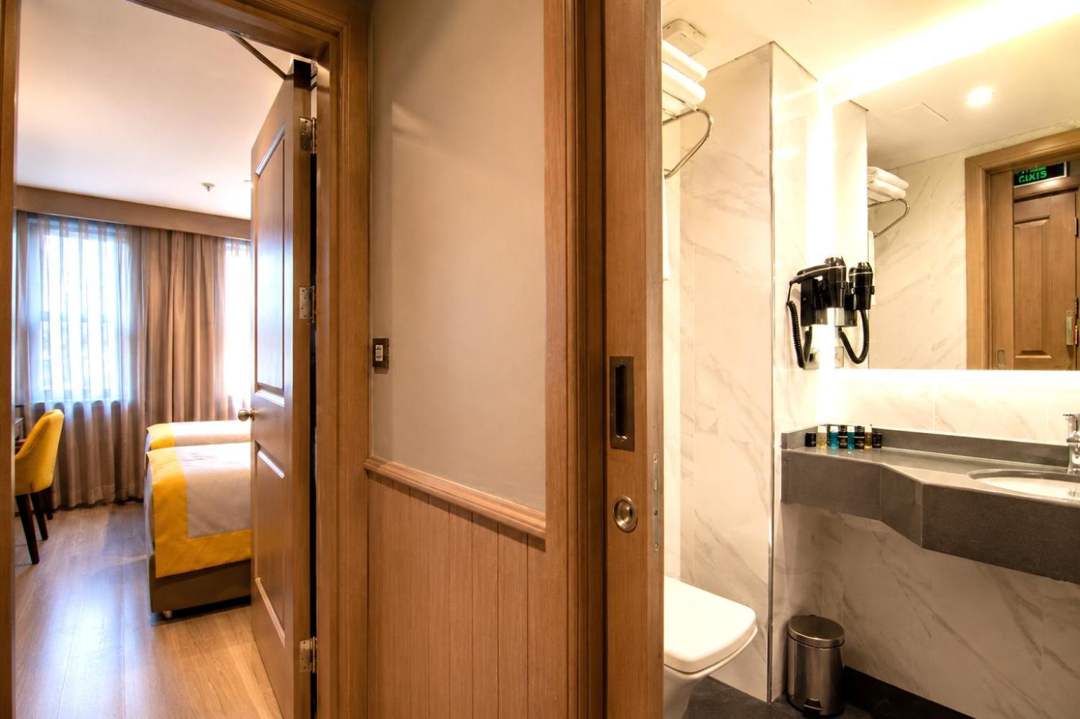 Annex Junior Family Suite 2 Rooms 1 Bathroom