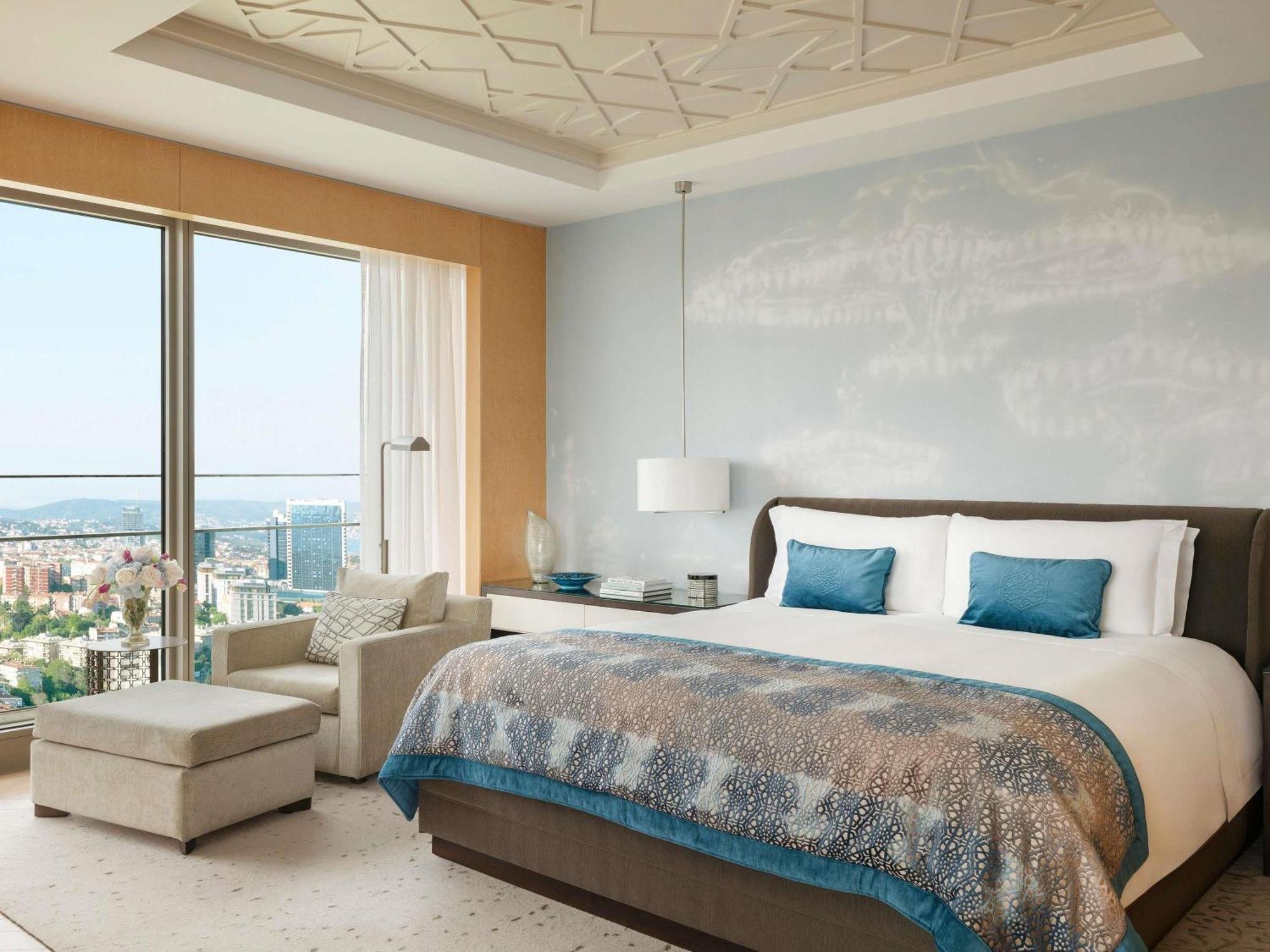 Deluxe City Room