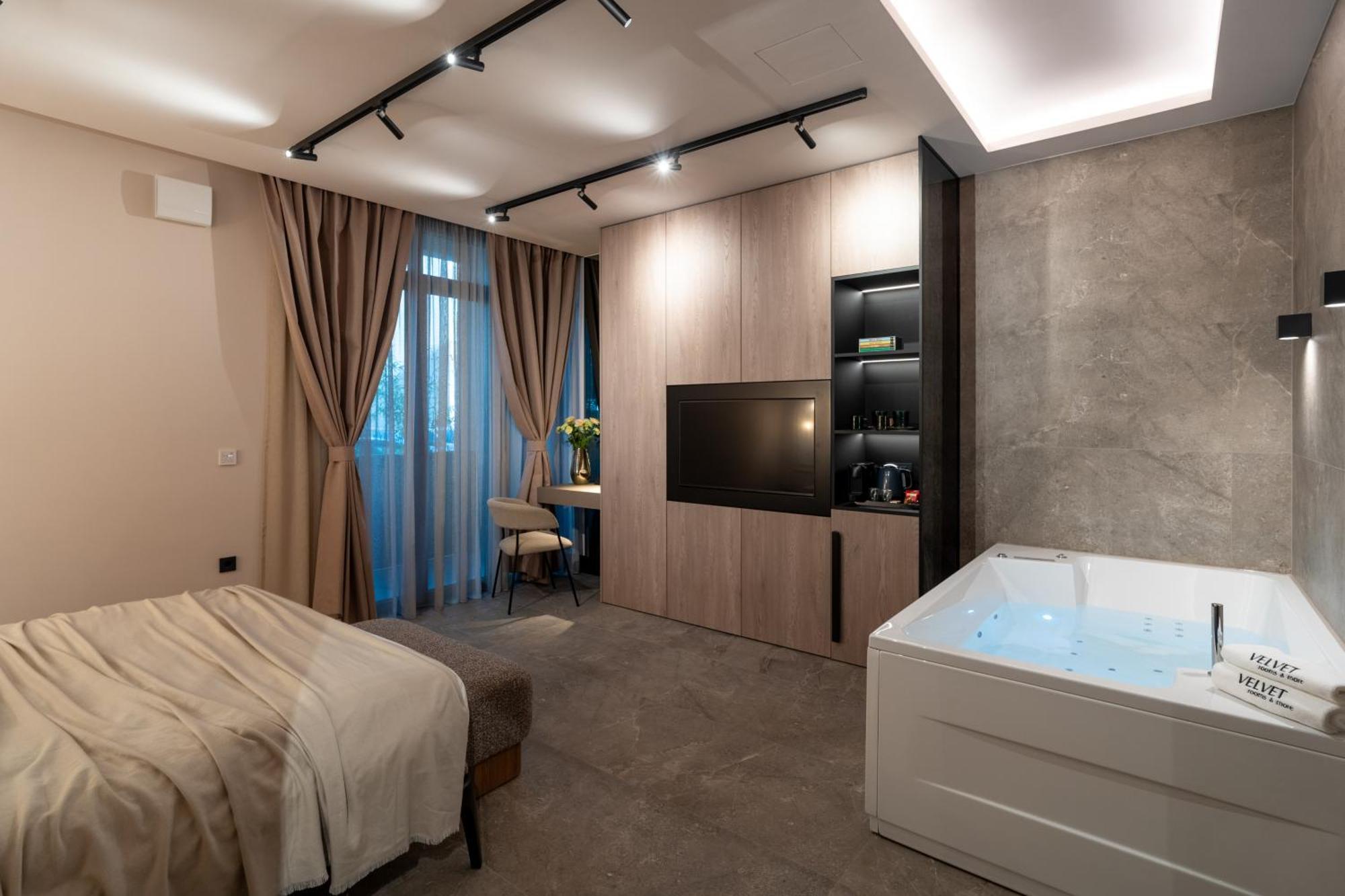 King Room Spa Bath,1772483992:JPEG