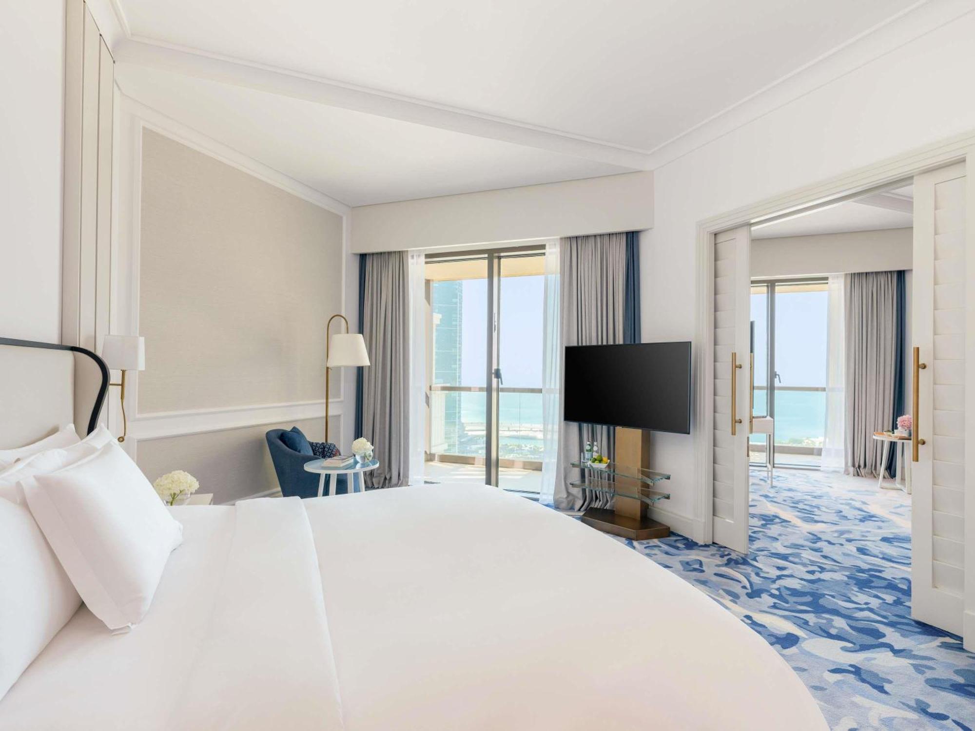 Suíte Prestige com Cama King-size e Vista Parcial do Mar - Acesso à Área VIP