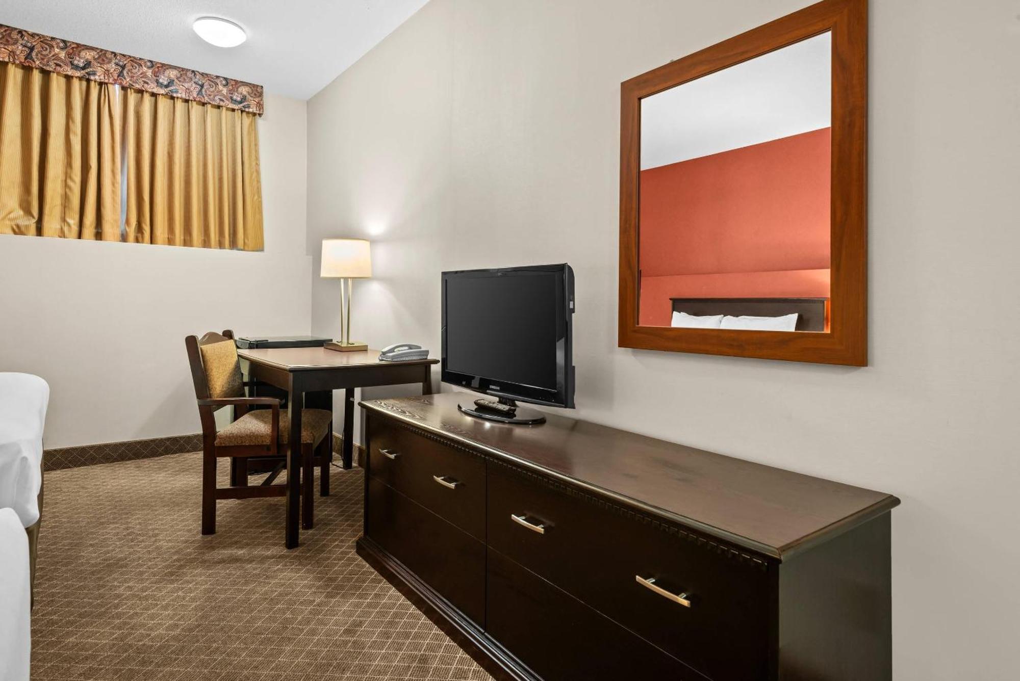 Standard 2 Queen Beds Basement Room
