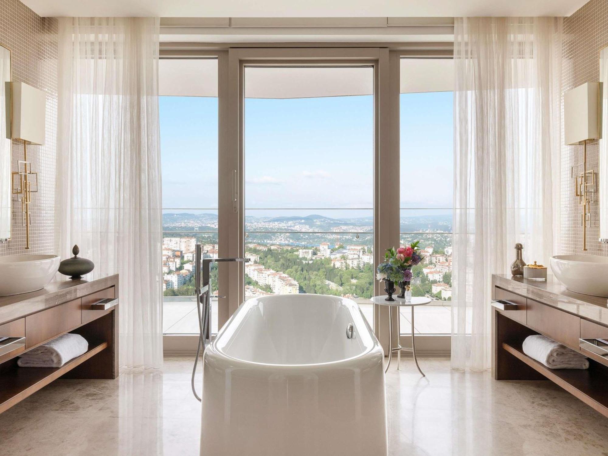 One-Bedroom King Suite City View