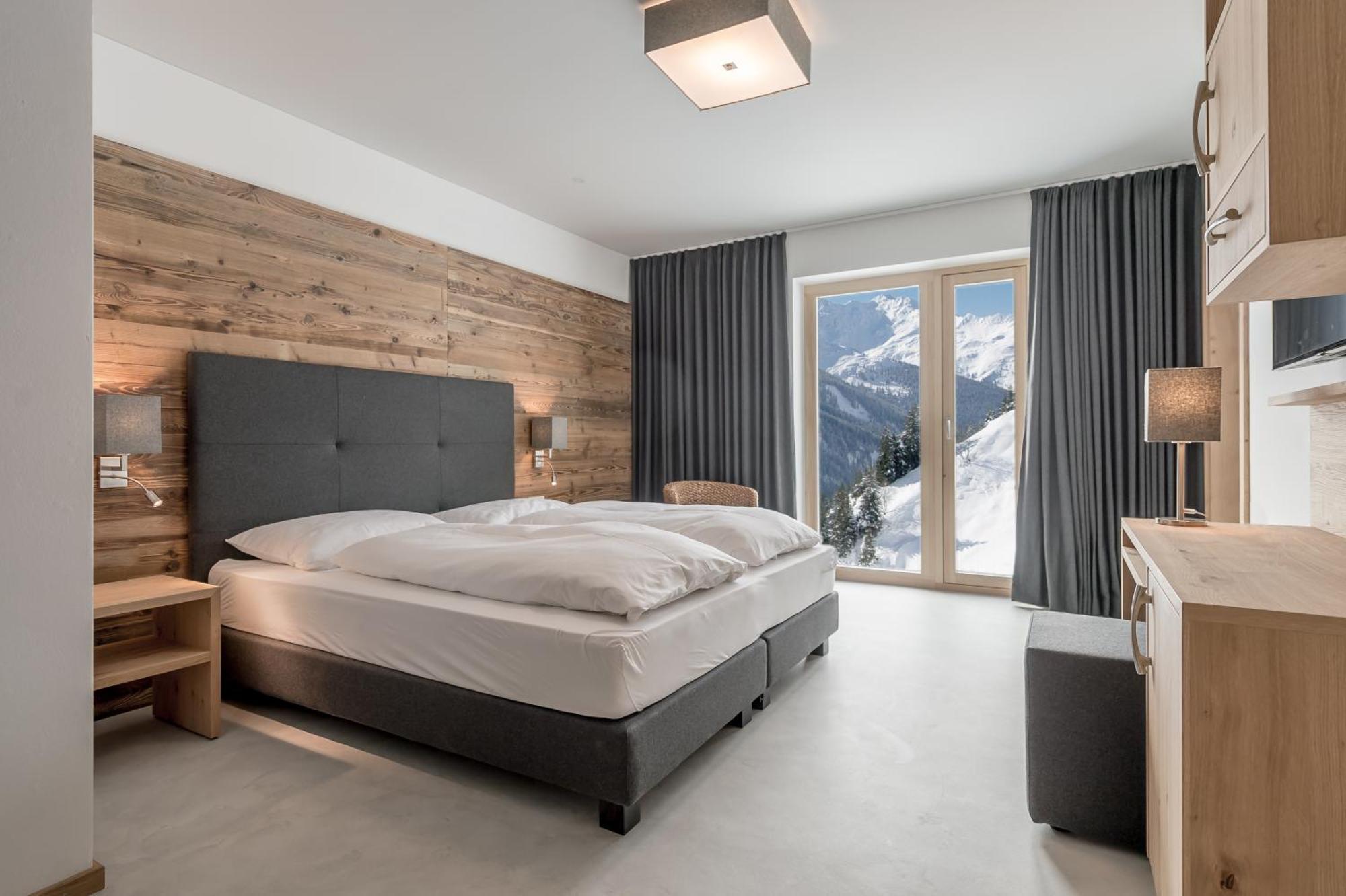 Double Room Mountain View Annex