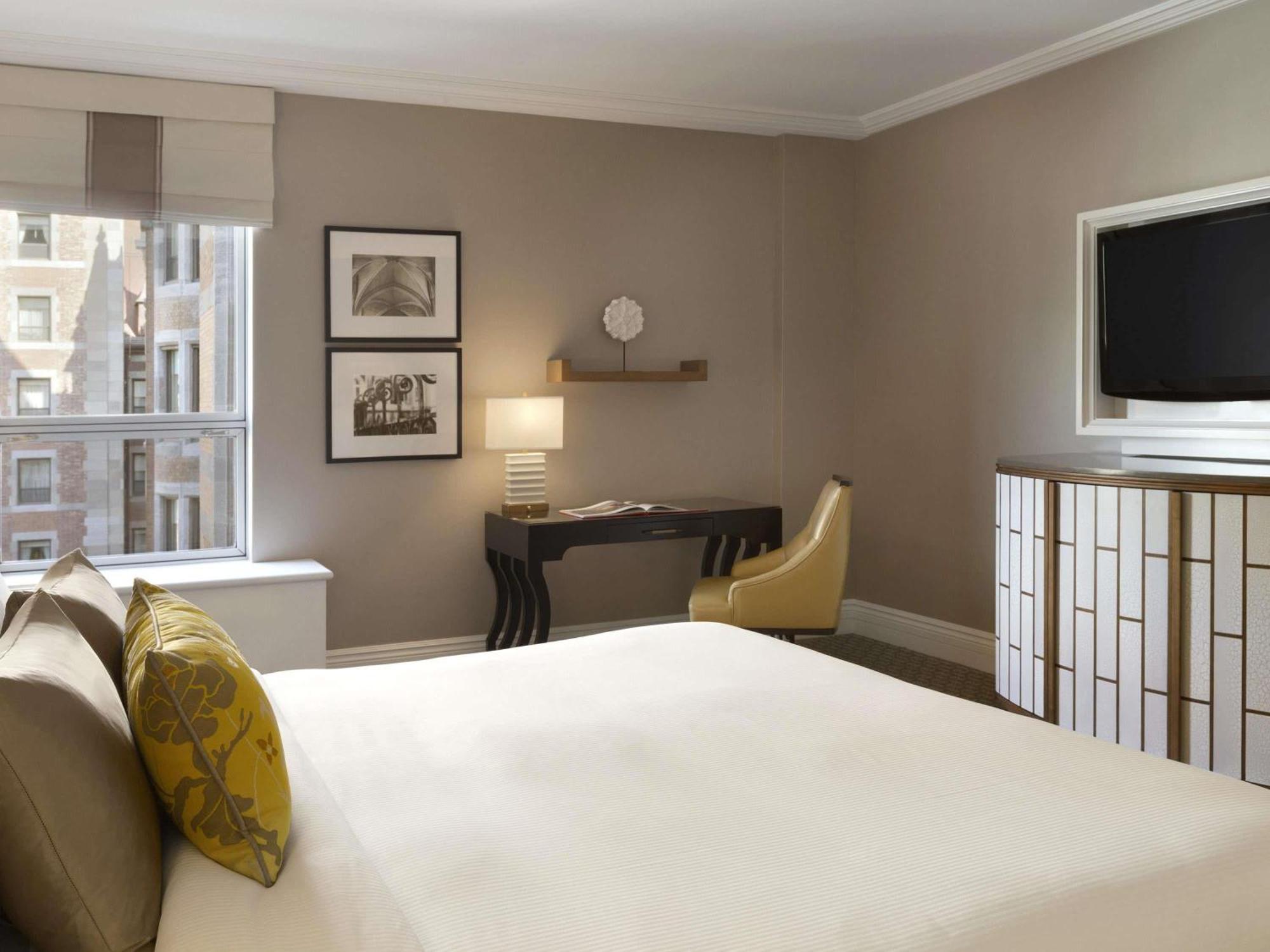 Deluxe Queen Room